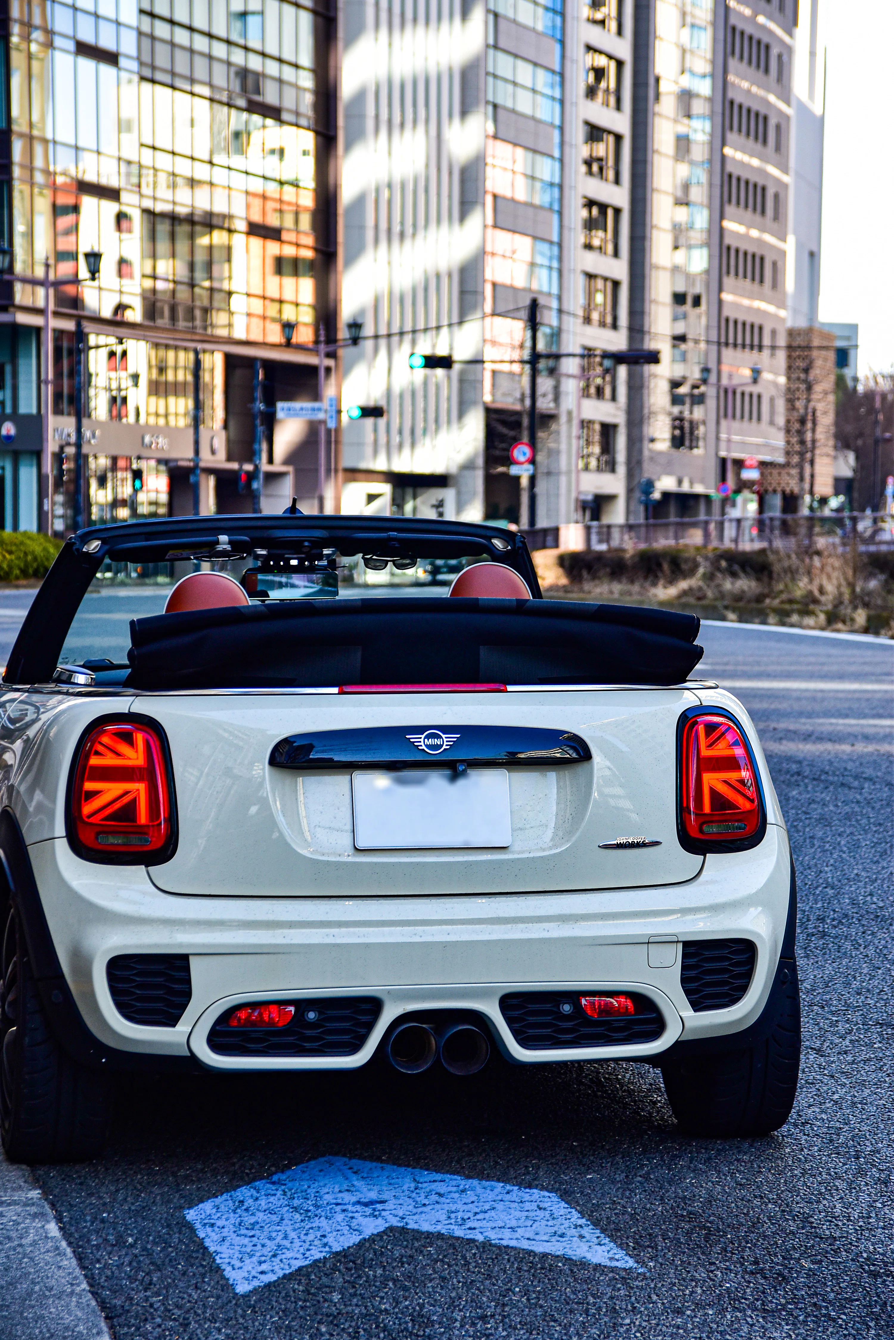 MINI F57 コンバーチブル ジョンクーパーワークス──R56の毒の先に
