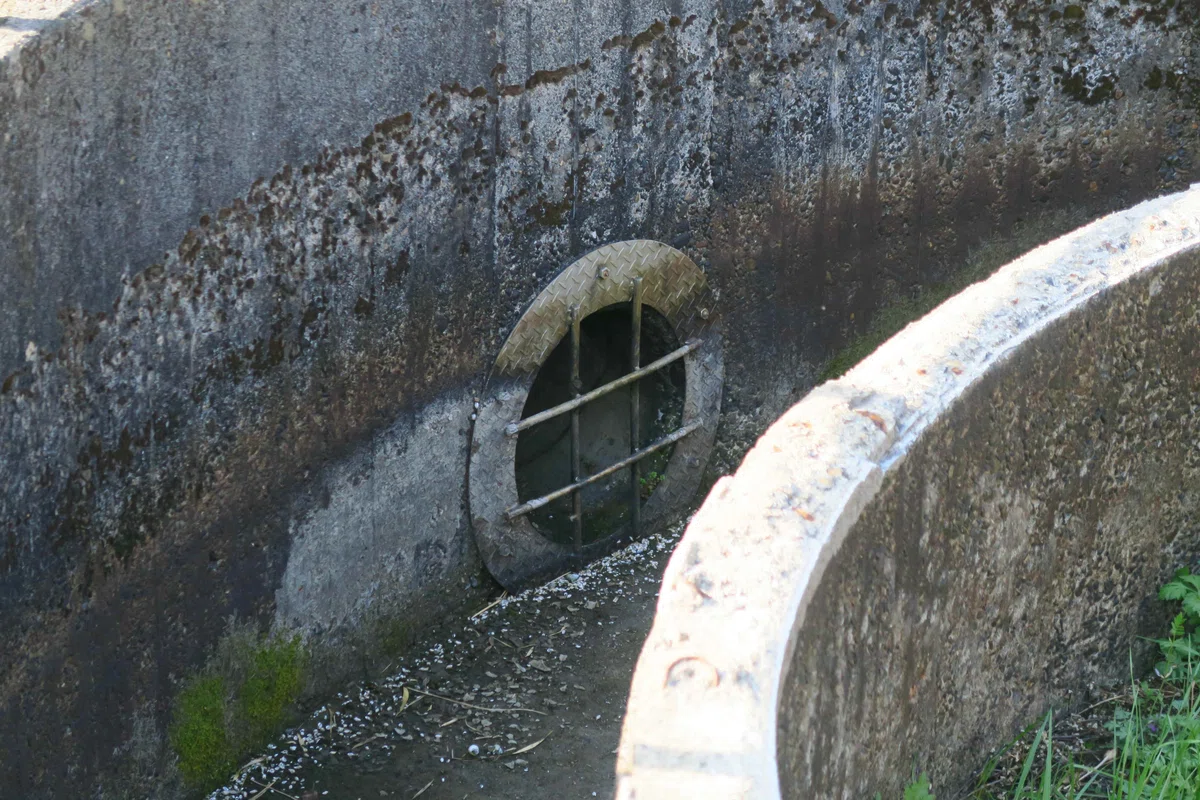 千葉県 多古円筒分水工 送水口