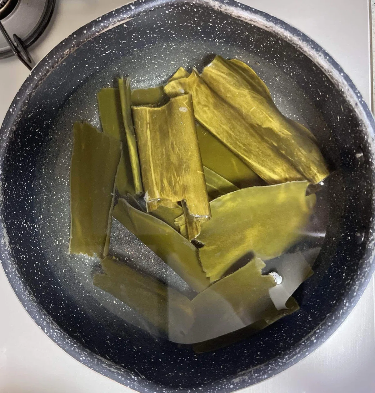 【レシピ】 鰹と昆布の一番出汁🐟|特別な日に作る芳醇な贅沢出汁🫶|絹のレシピ帖📚