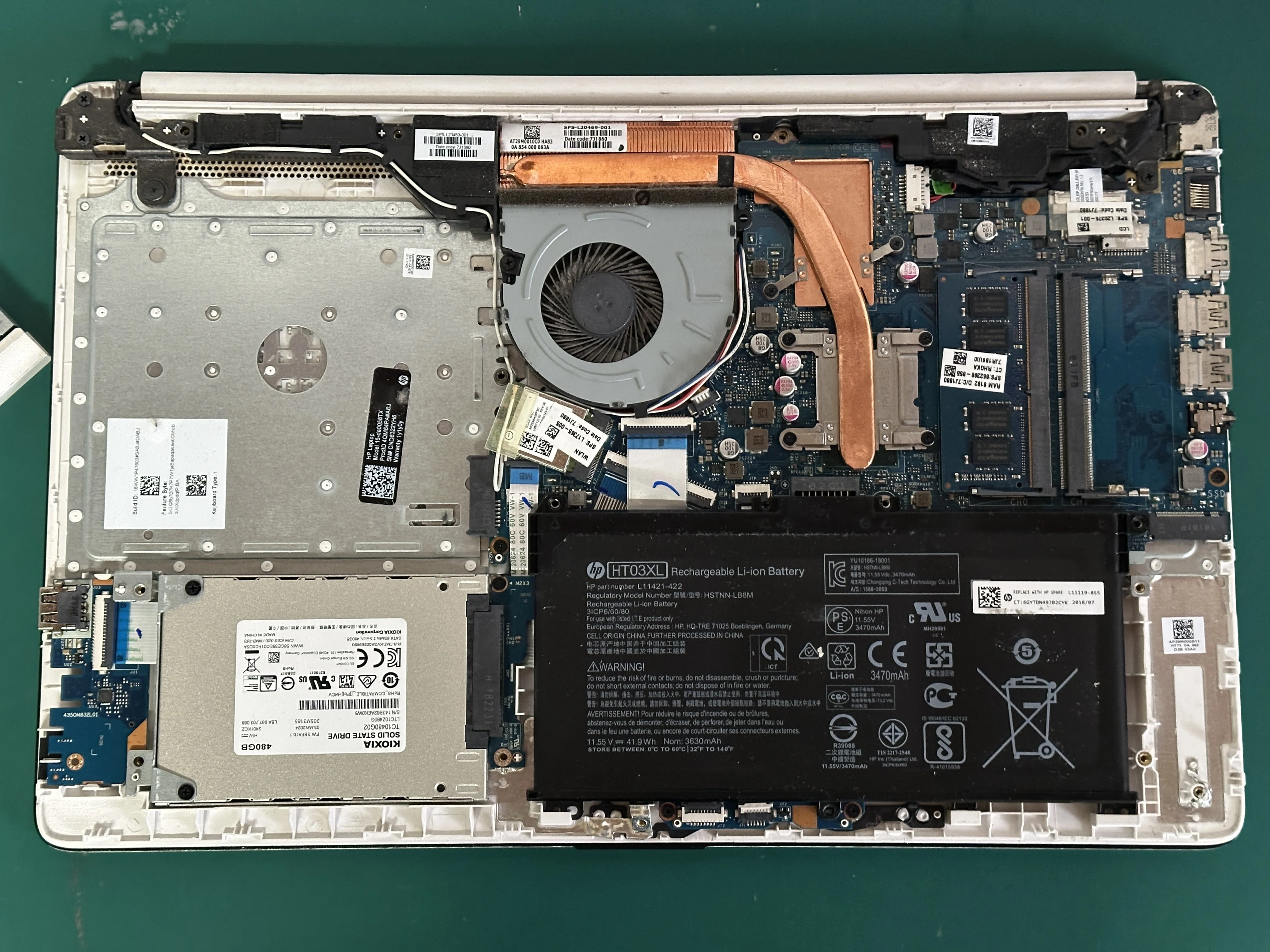 HP 15-da0058TX 電源が入らない | 内部の金具脱落でショート