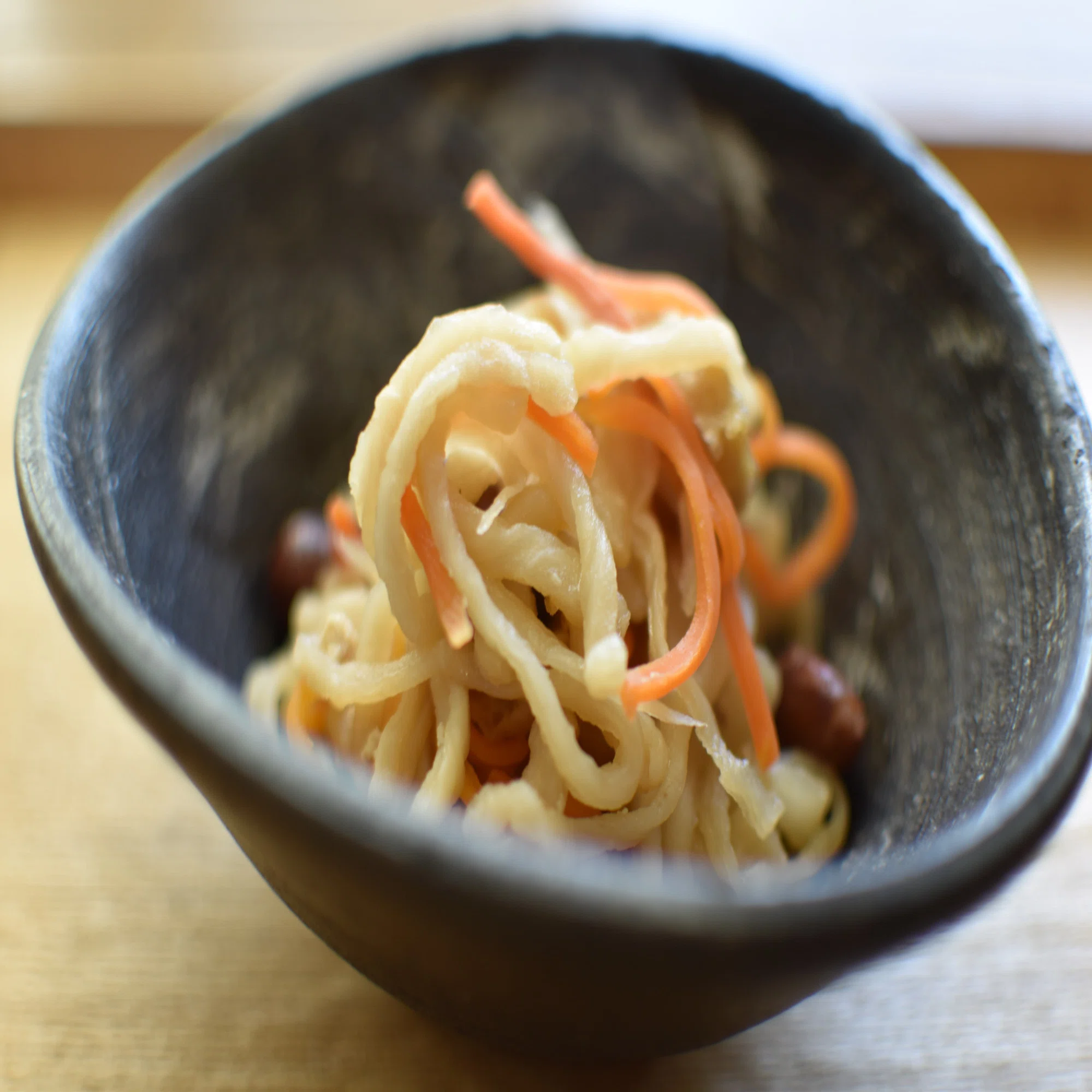 多賀にんじん」を乾燥で楽しむ。定番の切り干し大根とともに。｜YOBISHI