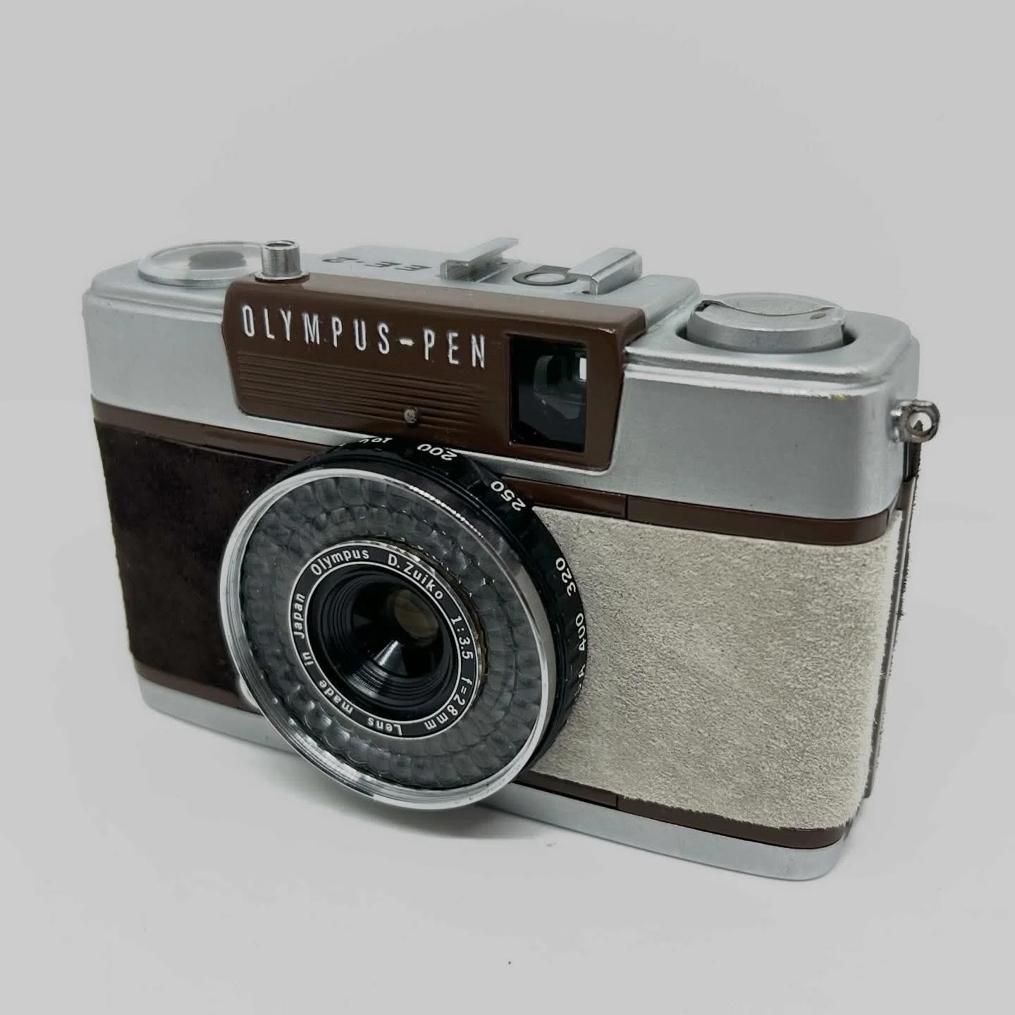 OLYMPUS　PEN-EES　ハーフサイズカメラ　リメイク作品　希少 フイルムカメラ】昭和を代表するハーフサイズフイルムカメラの代名詞