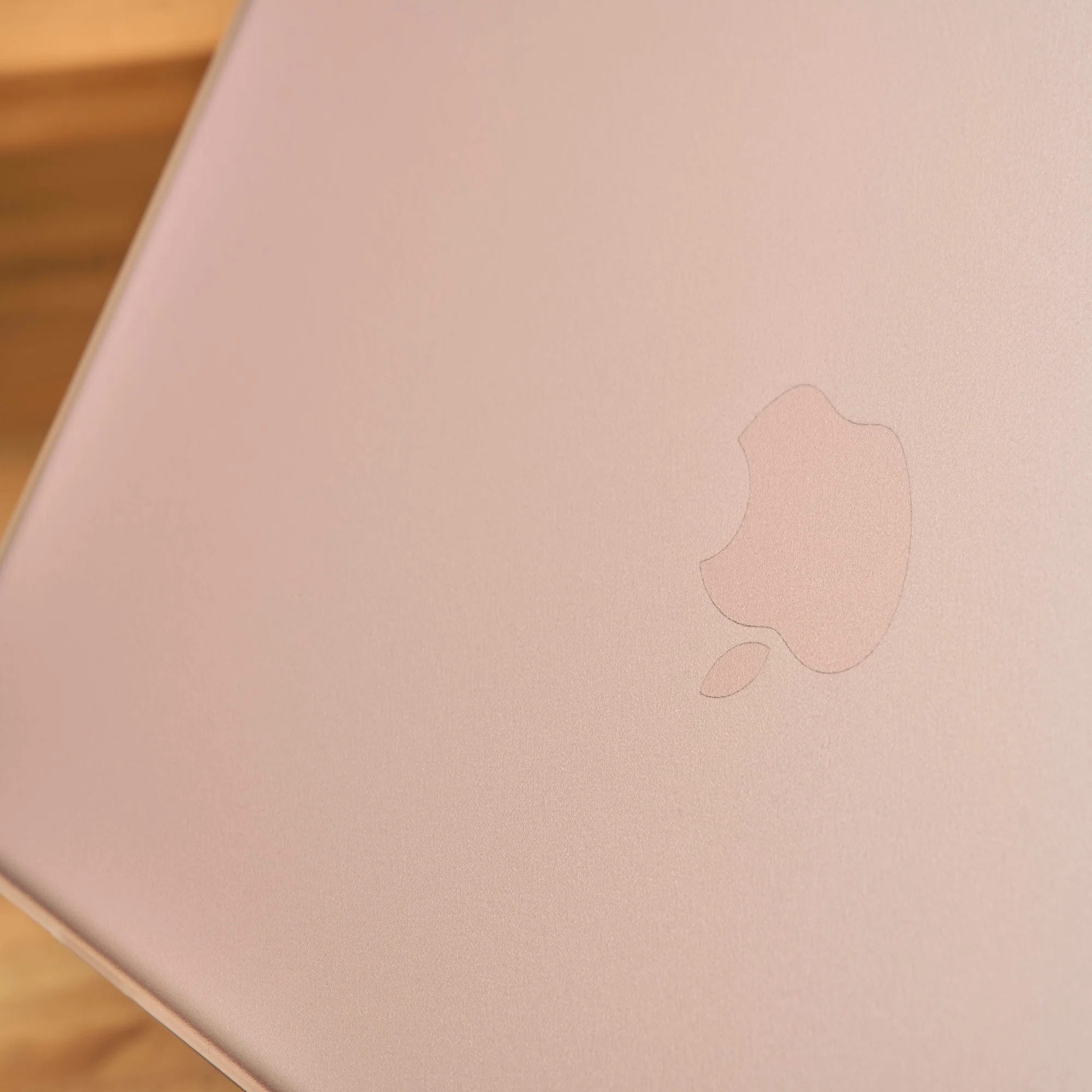 MacBook Neoを買ったらまず揃えたい保護アクセサリー3選 | ケースの 
