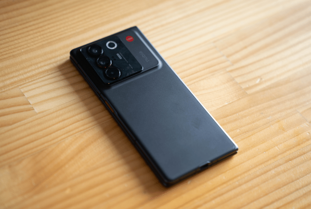 nubia Foldレビュー｜“破格”の折りたたみスマホが出色の完成度だった