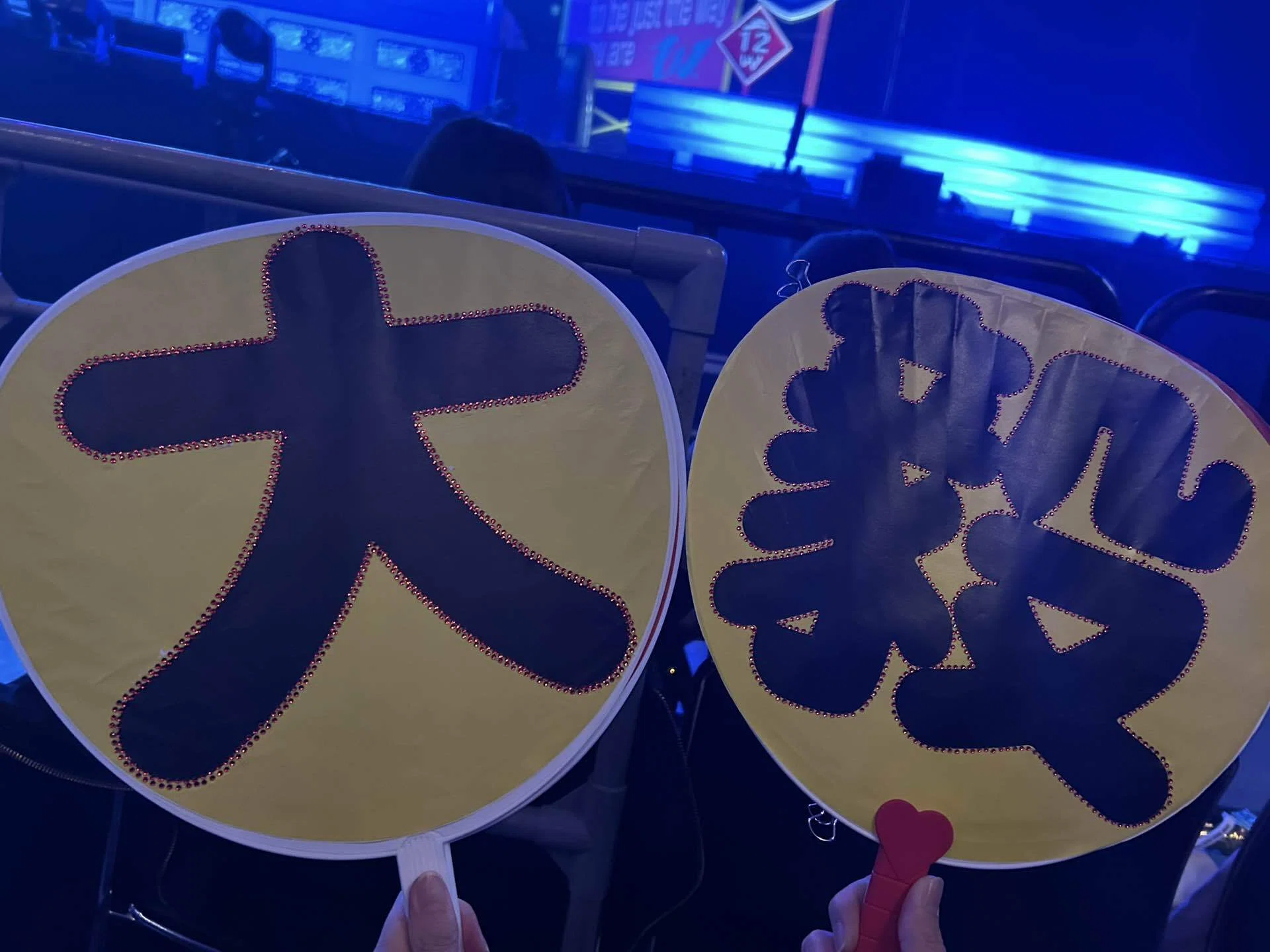 【ファンサ確定!?】ファンサうちわ セミフルオーダー｜推し活｜ライブ応援うちわ 確定ファンサゲット！推しを振り向かせるうちわ♡｜tomo