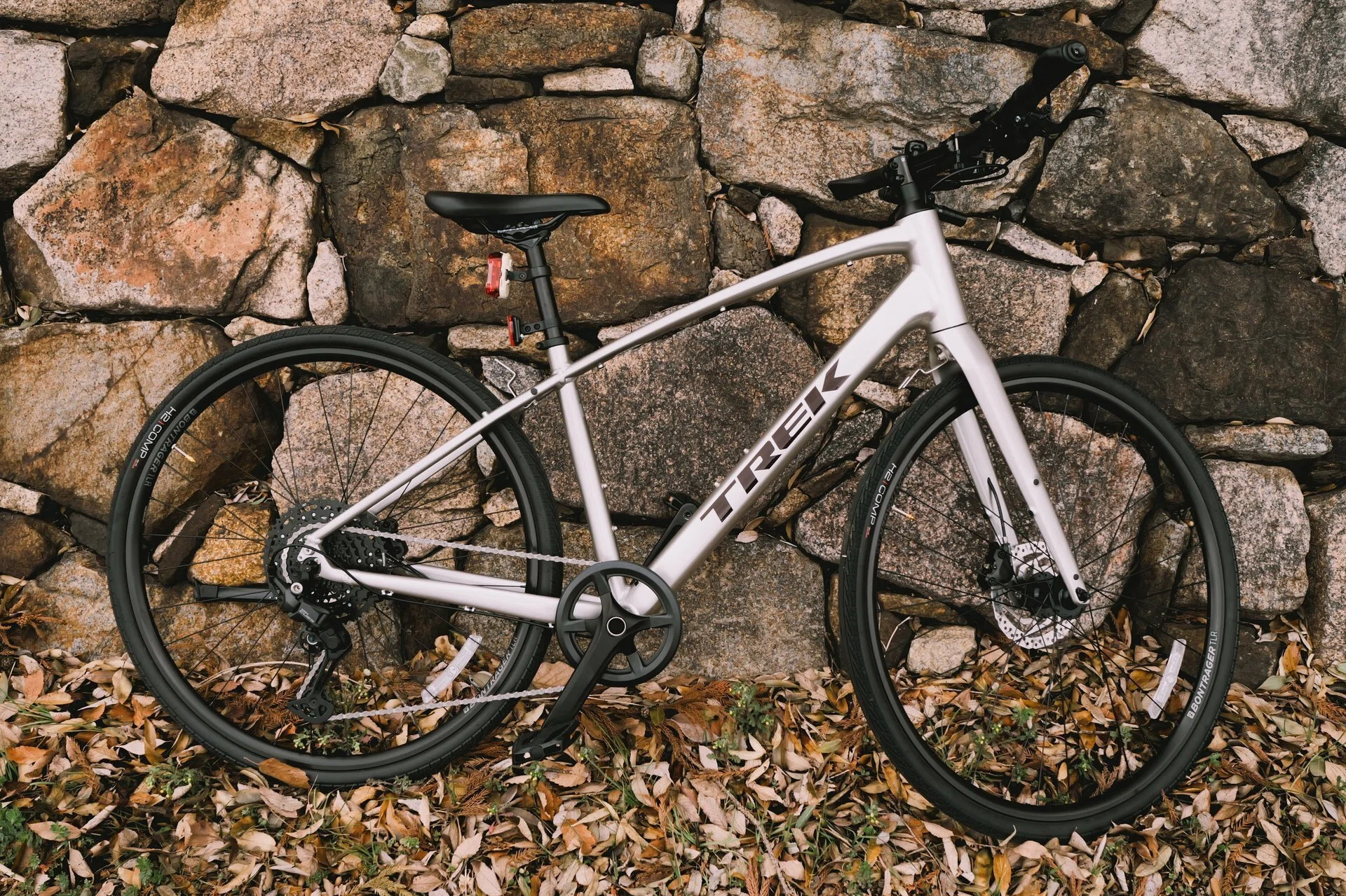 TREK FX3 Gen4 で実現した、遅刻ゼロのタイムカード｜LumiXel