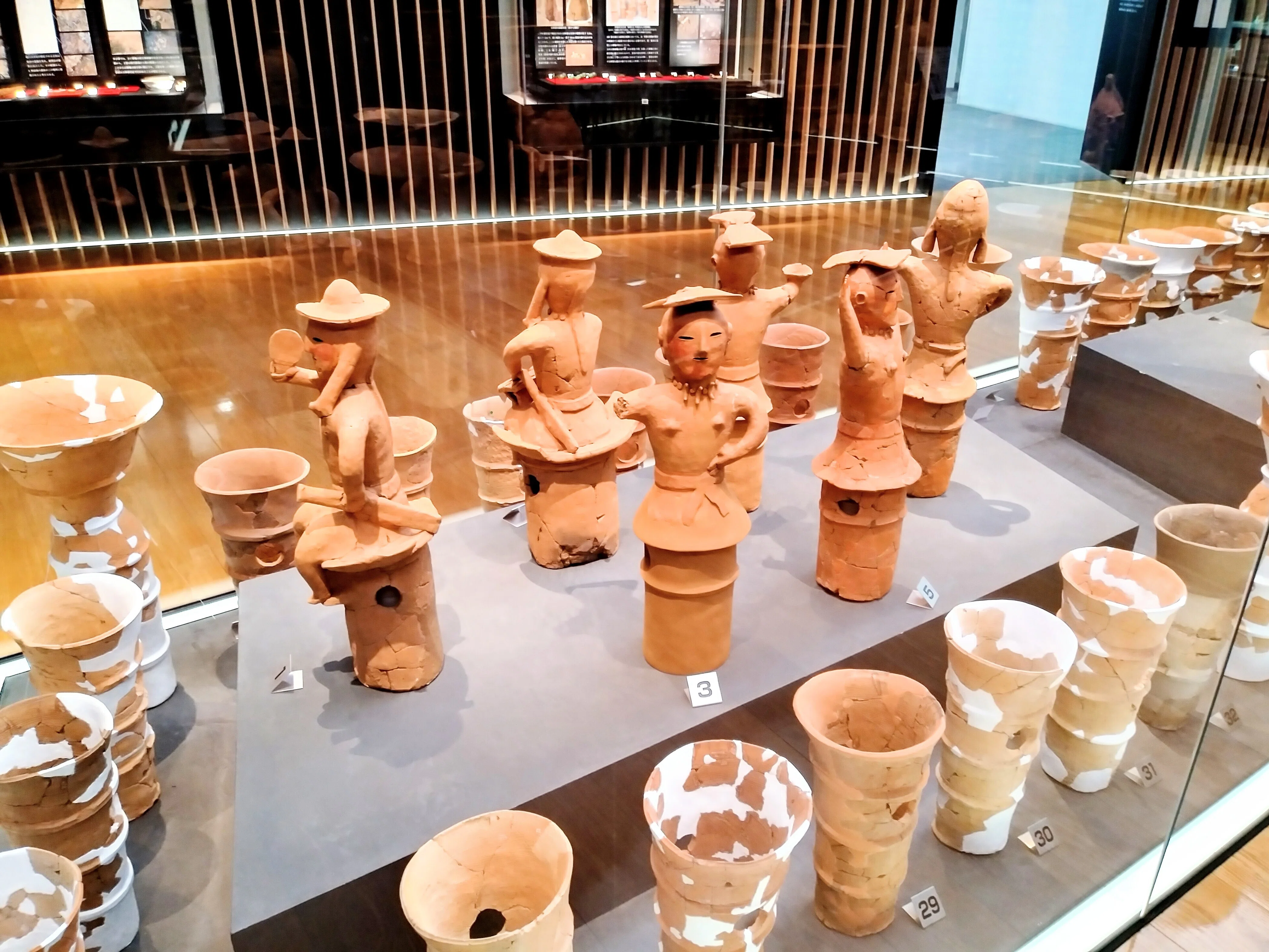 古墳資料館の埴輪｜山根あきら | 哲学者