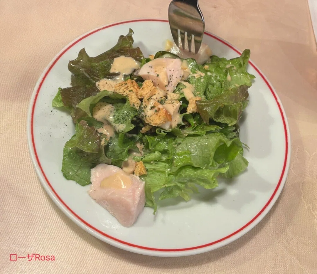 銀座パリのワイン食堂ランチの鶏胸肉のシーザーサラダの写真画像