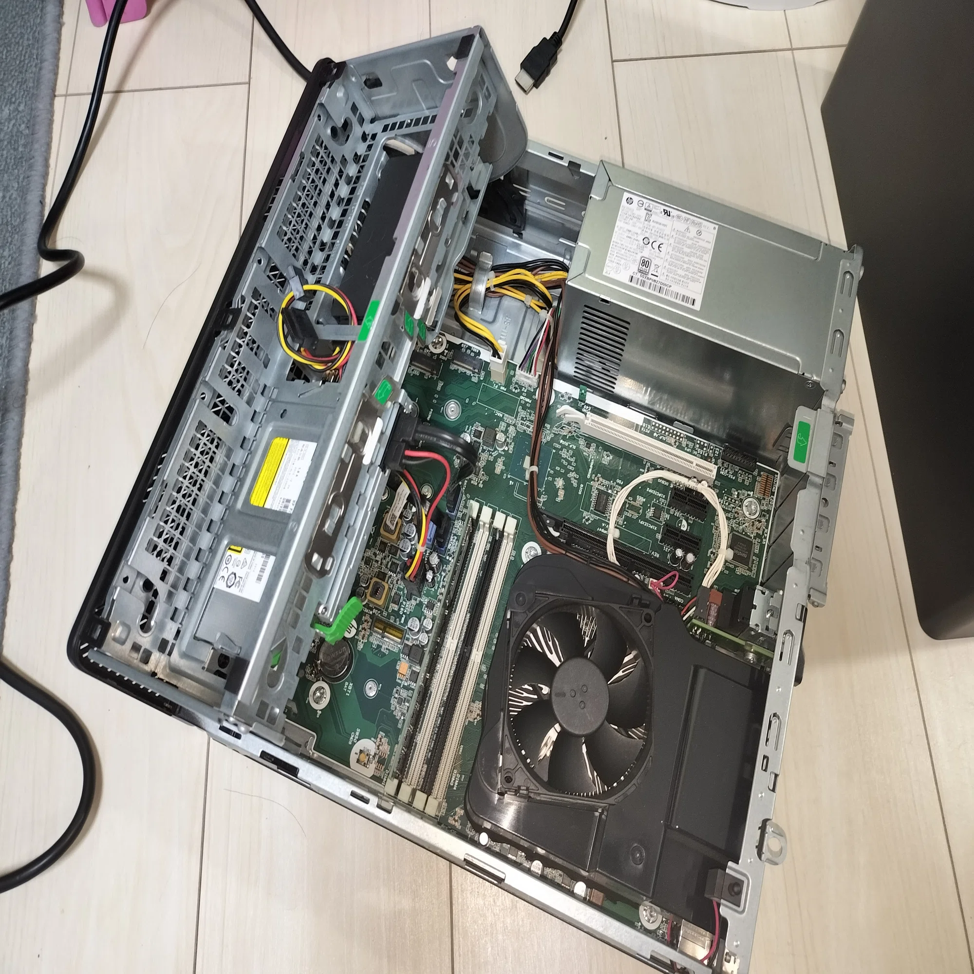 散々擦られ続けてきたネタ：メーカー製PCを改造するヤツ（HP EliteDesk 