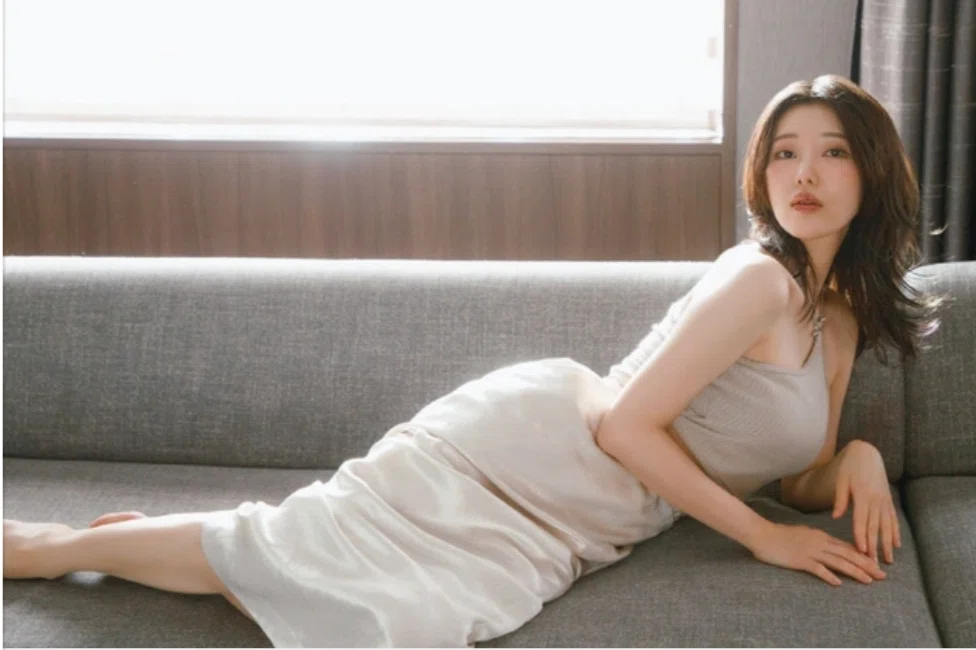 志崎樺音1st写真集『unplugged』が4月15日発売へ【特典・イベント