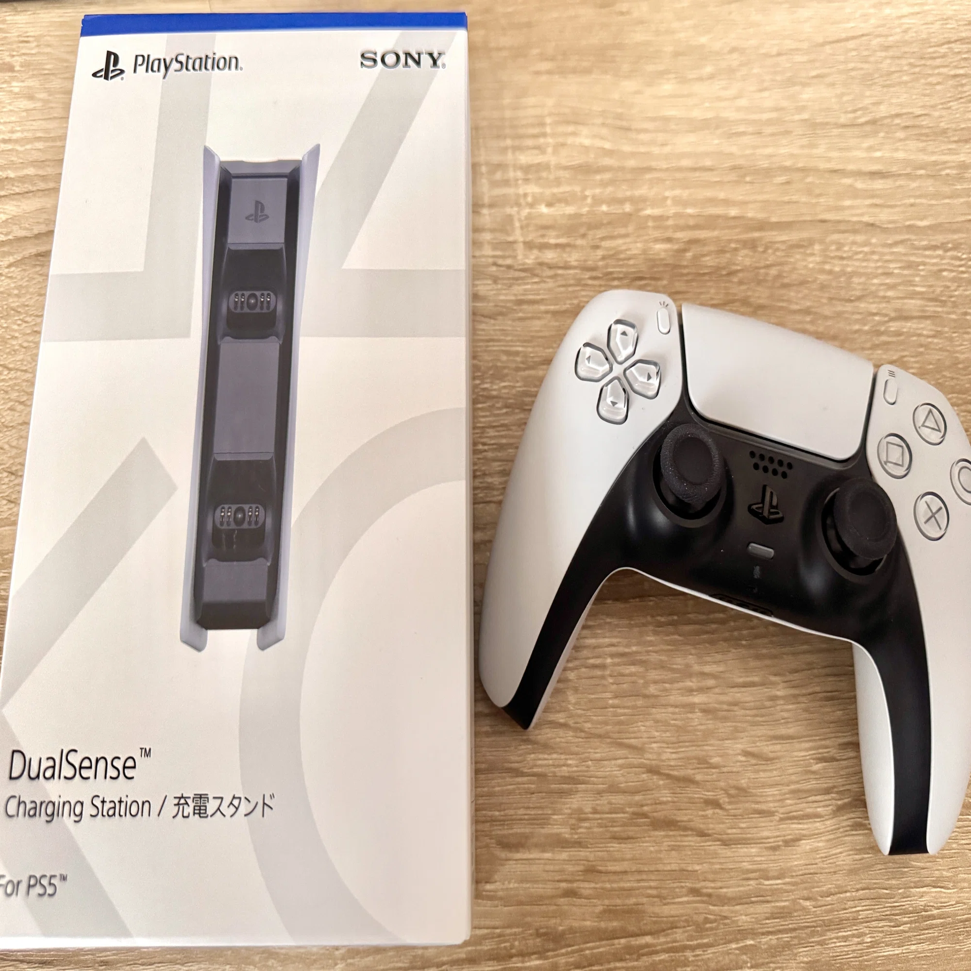 DualSense ワイヤレスコントローラー専用の充電スタンドを購入しました 