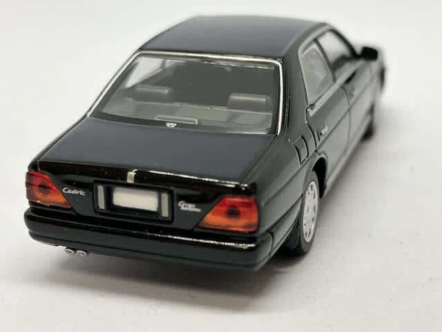 トミカリミテッドヴィンテージ NEO LV-N265a 日産セドリック V30