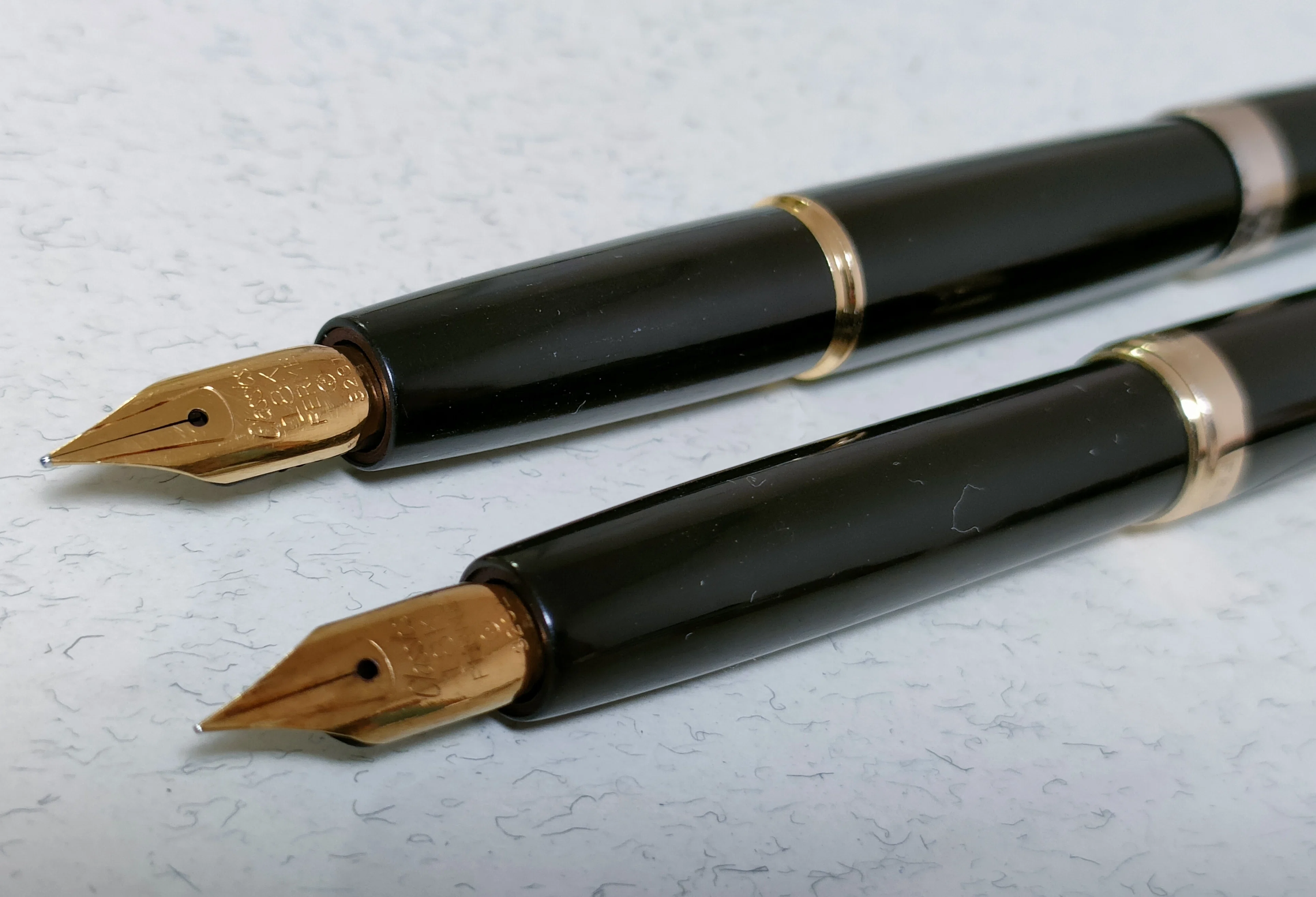 No.2が放つ唯一無二の輝き。ウイングニブを備えたモンブランの25x