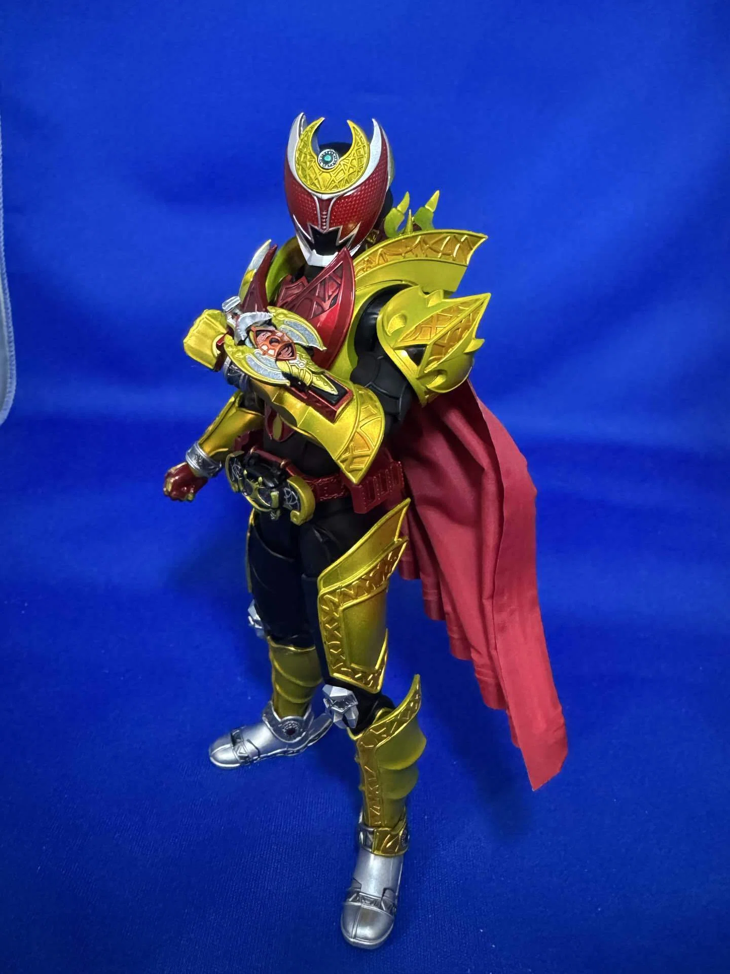 S.H.フィギュアアーツ】真骨彫仮面ライダーキバ エンペラーフォーム