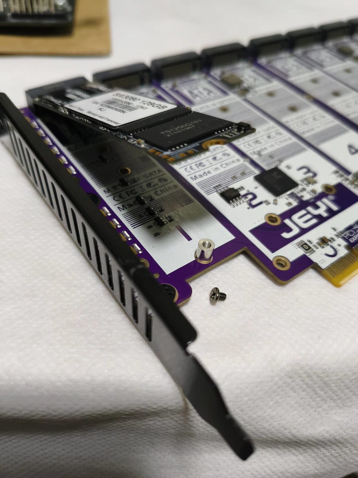 m.2ssdを9枚実装できる拡張カードを買ってみた｜ふつおじ