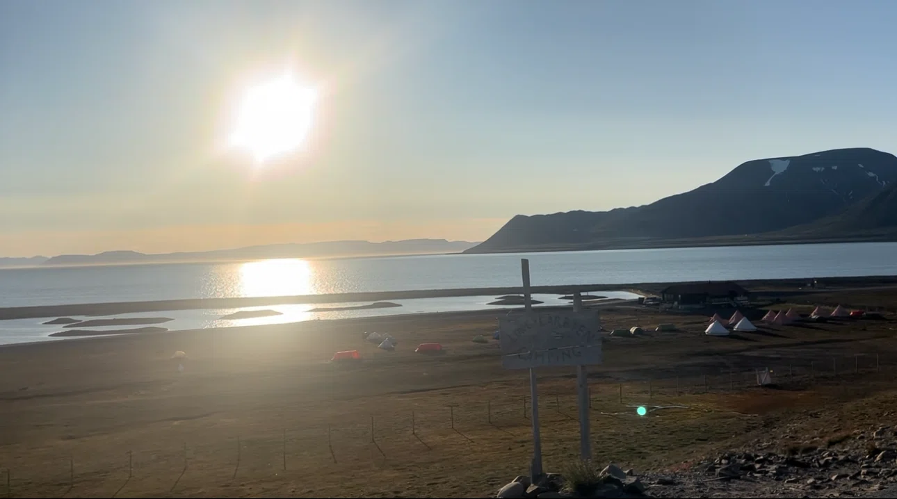 北緯78度。