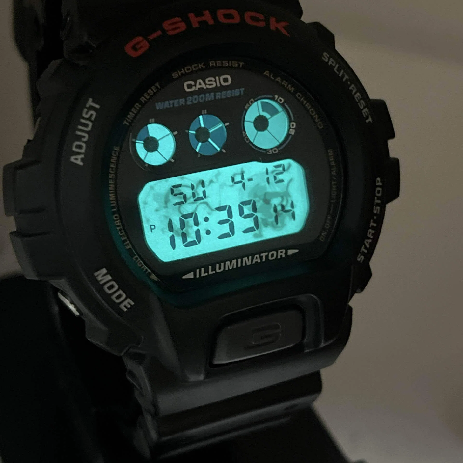 実用重視の大人レビュー】G-SHOCK DW-6900 “三つ目” が、一生モノの