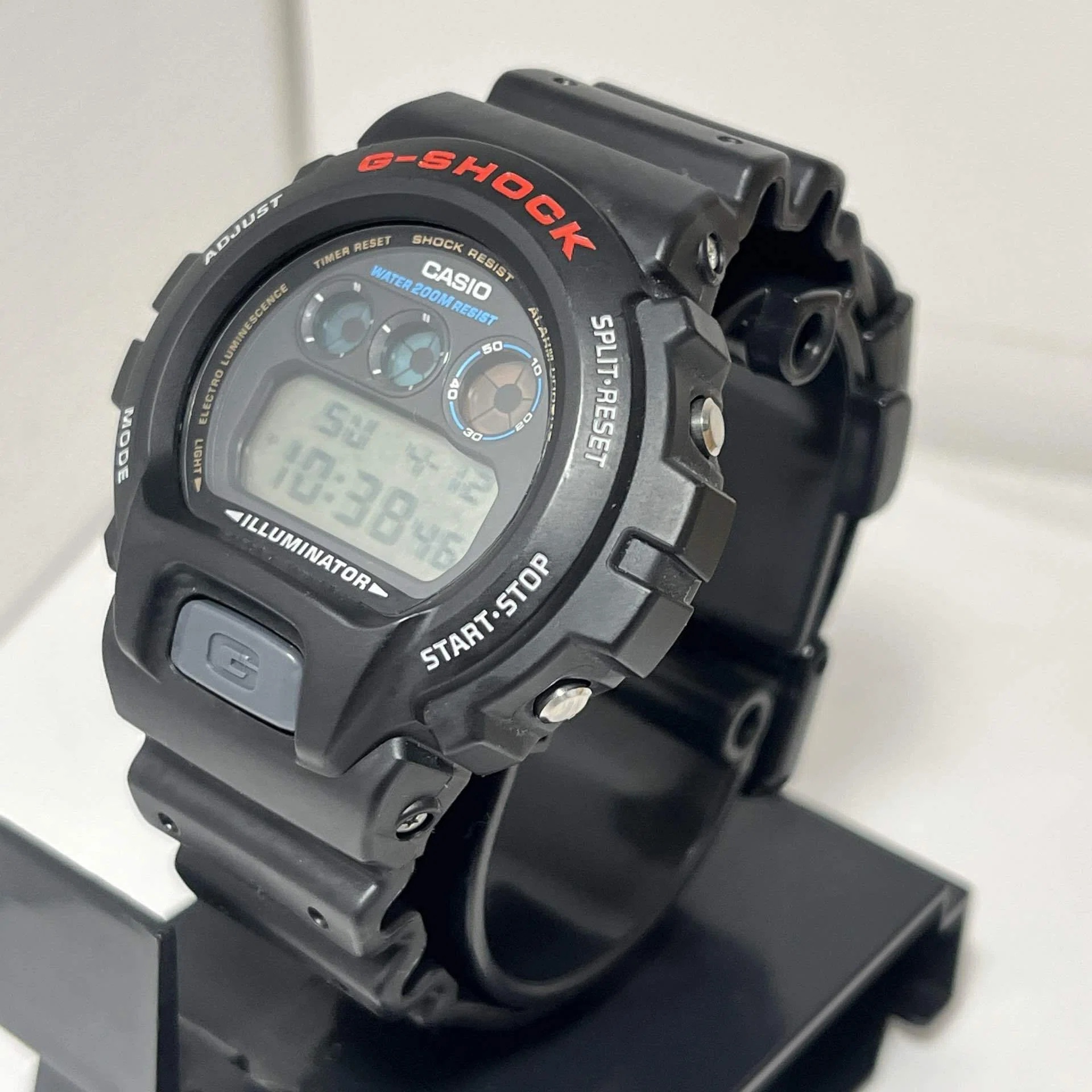 実用重視の大人レビュー】G-SHOCK DW-6900 “三つ目” が、一生モノの 