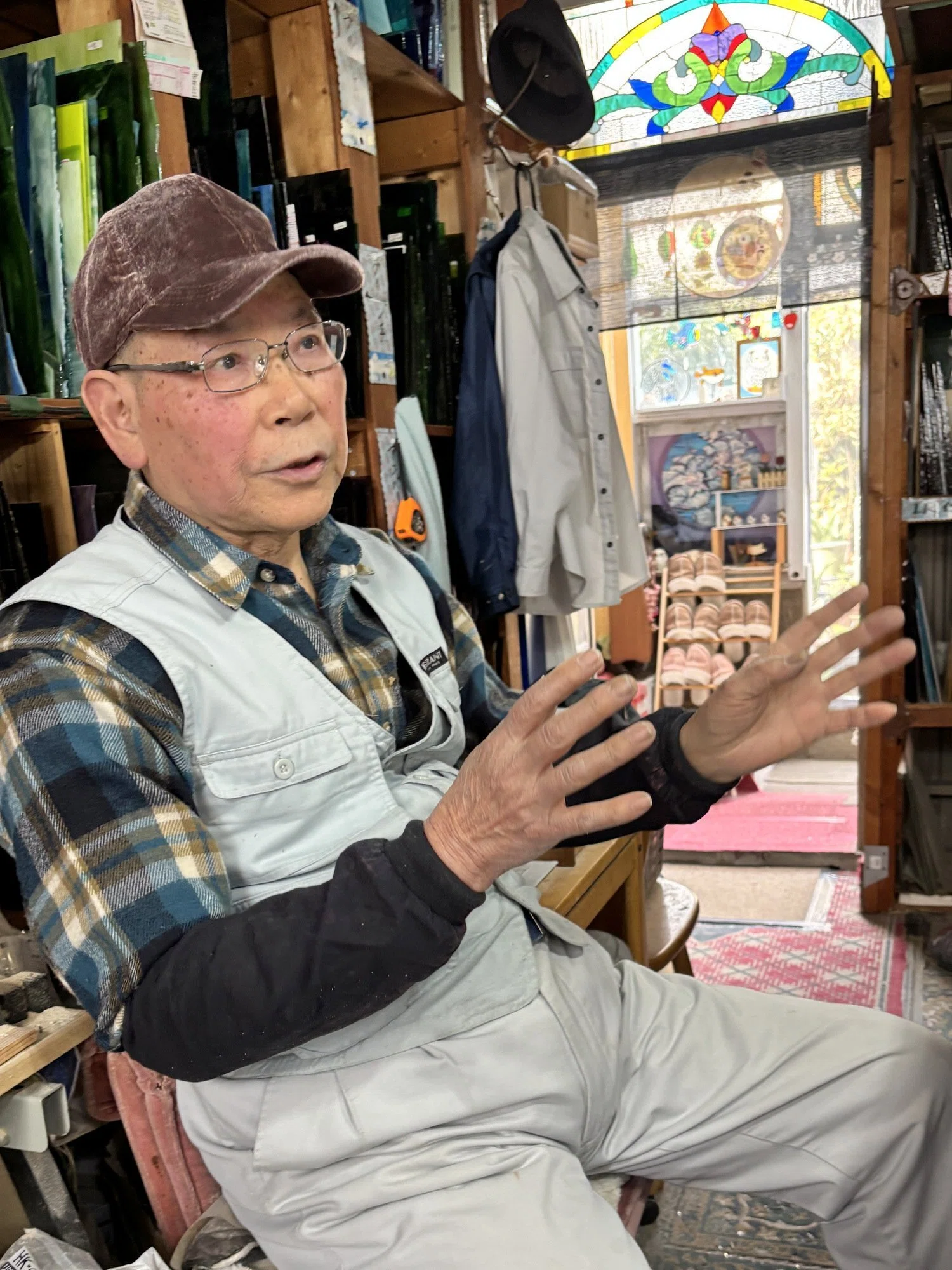 光の芸術】松前町（愛媛）のステンドグラス職人のパワフルさに圧倒され