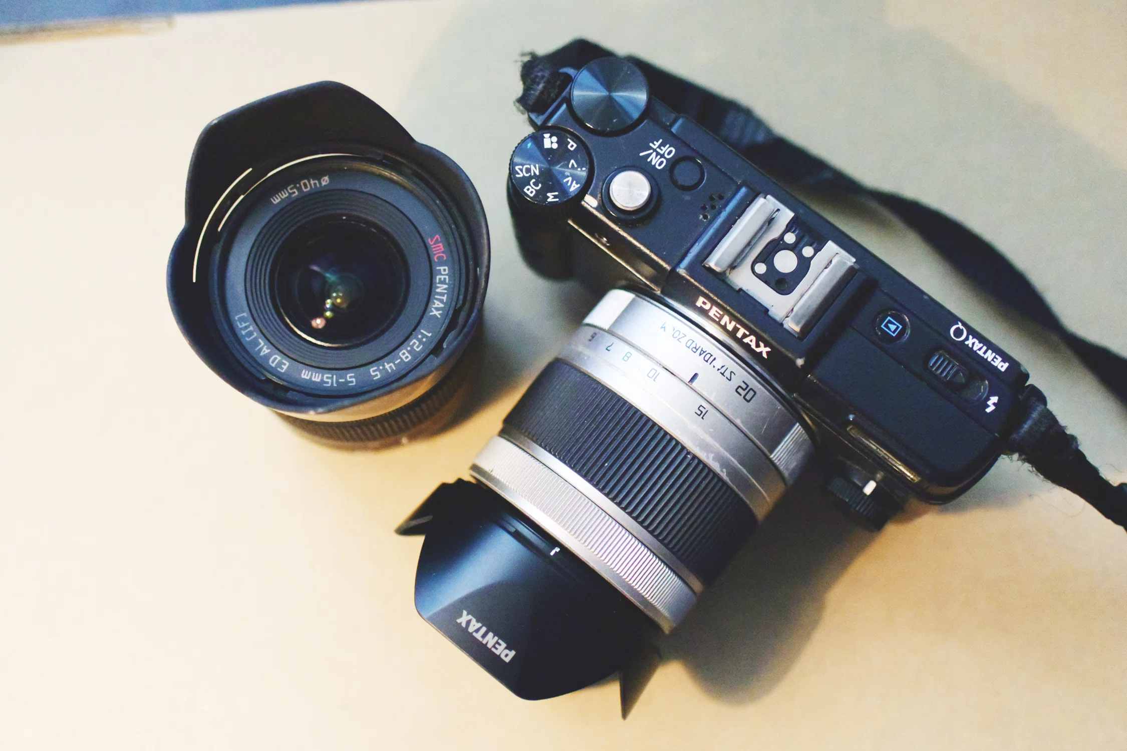 PENTAX Q S-1,5-15mmレンズ付き PENTAX Q-S1 Mirrorless Camera w/5-15mm Lens - Gold/Blue