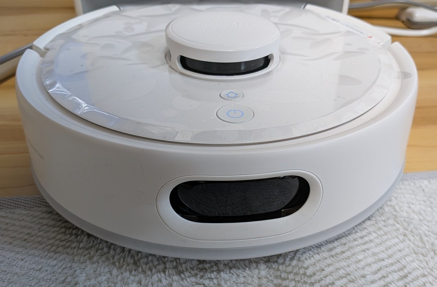 先着で取引中お返事できなかった方すみません。ロボット掃除機 🧹中国・深センの街角で撮影された、ある清掃員の姿が話題に。 両手に
