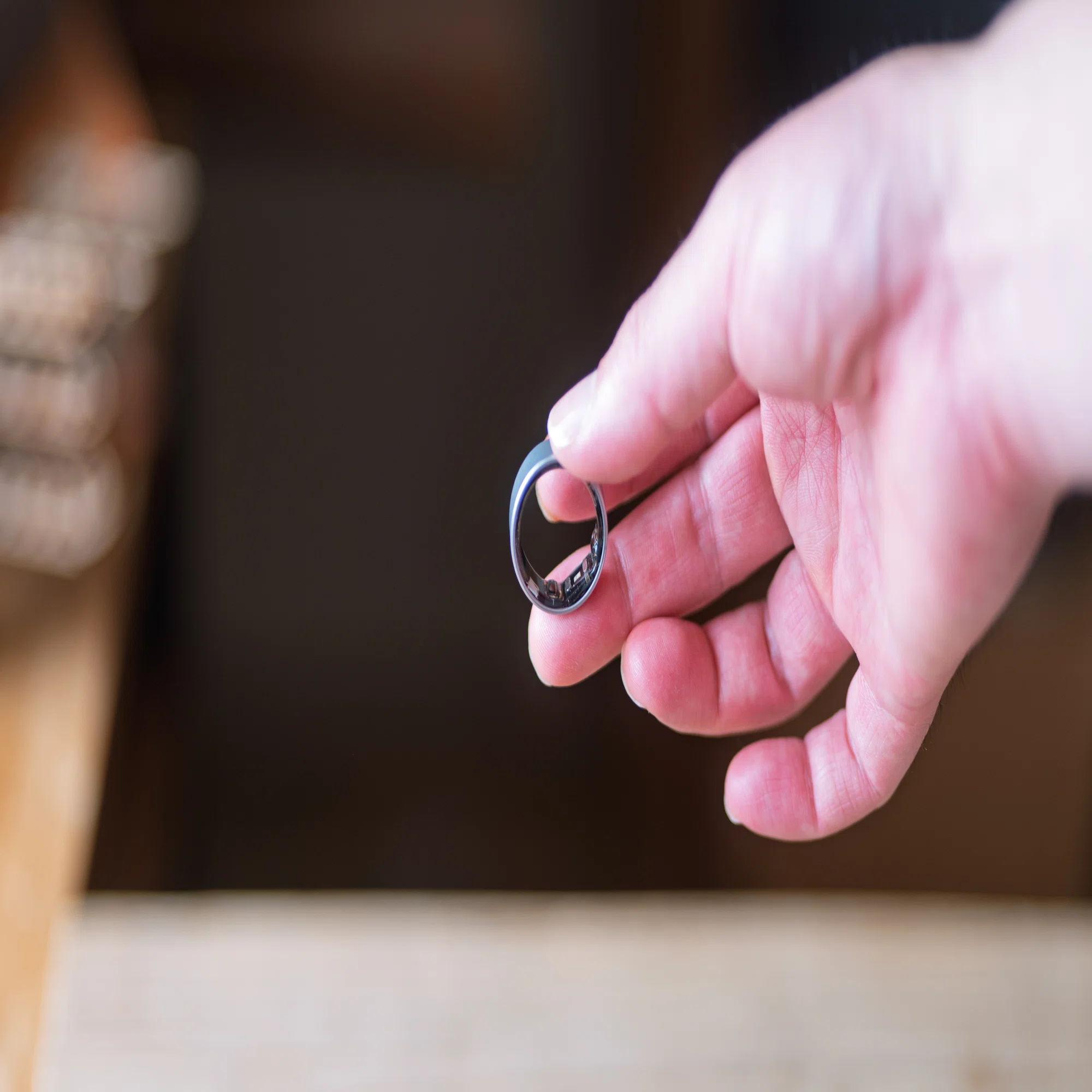 つけるだけで回復を促す？ issinのSmart Recovery Ringを1ヶ月使って 