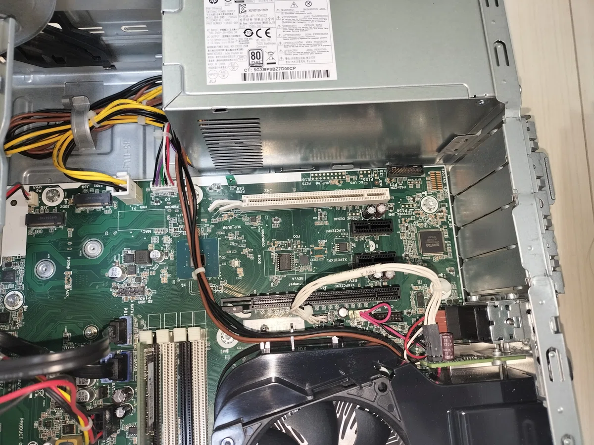散々擦られ続けてきたネタ：メーカー製PCを改造するヤツ（HP EliteDesk 
