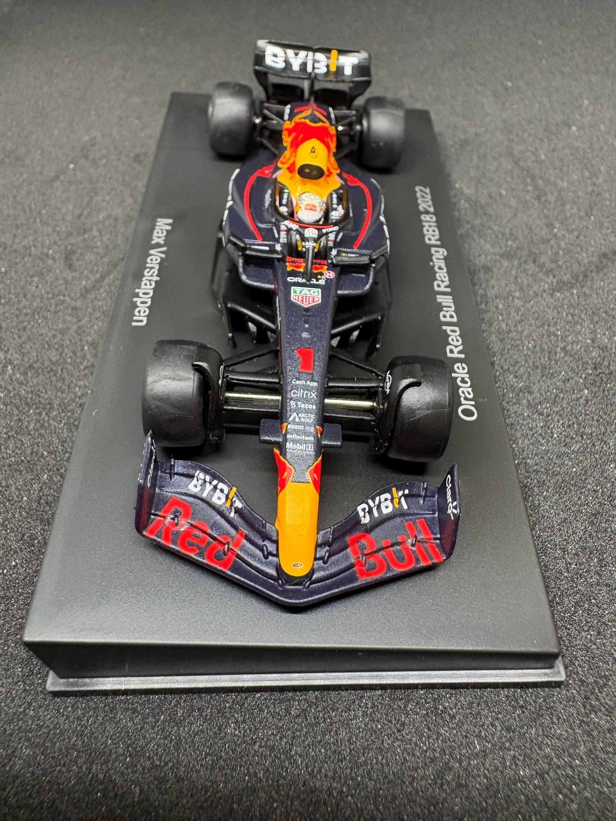 スパーク 1/64 オラクル レッドブル・レーシング RB18 #1 Y254