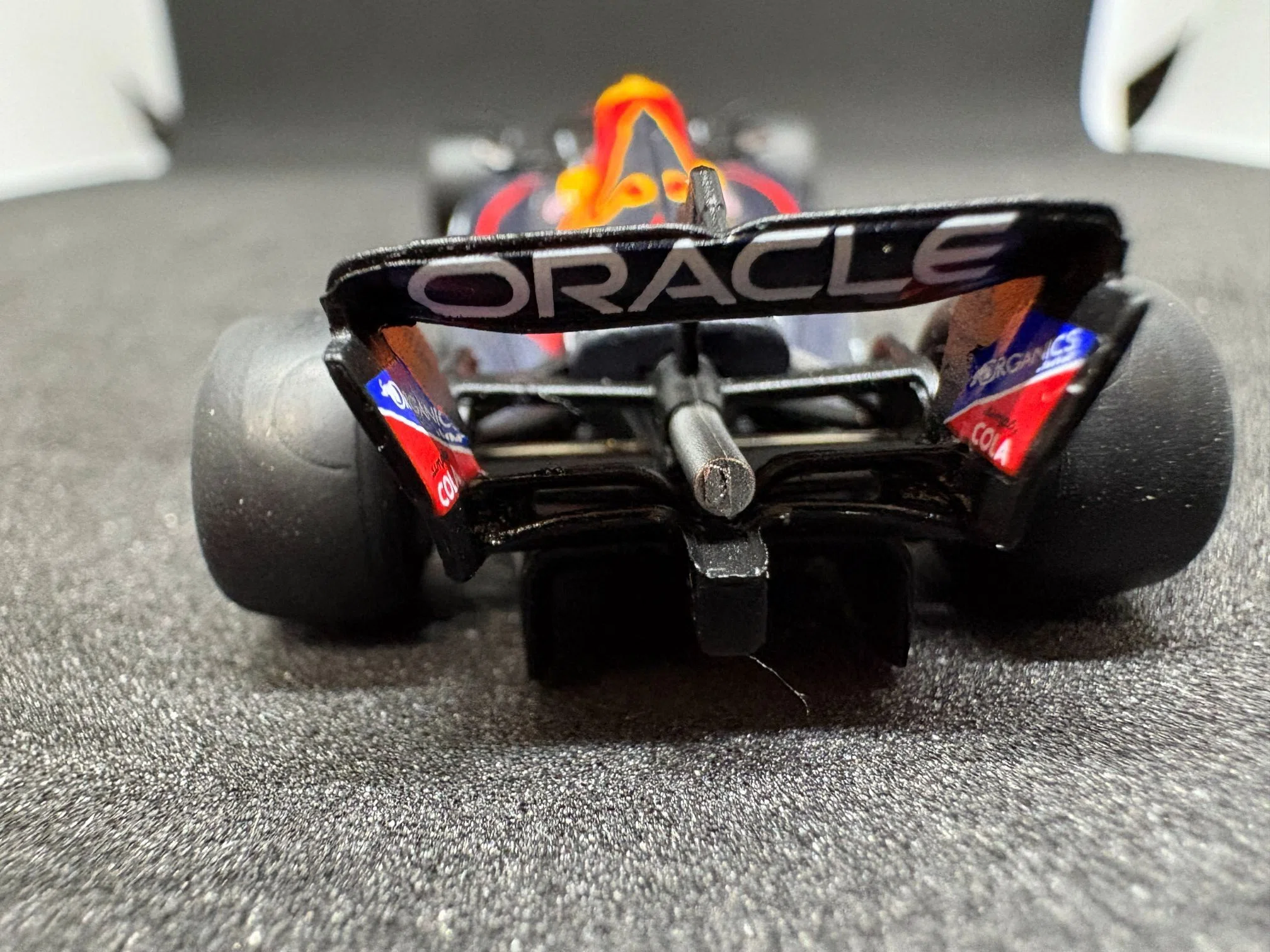 スパーク 1/64 オラクル レッドブル・レーシング RB18 #1 Y254
