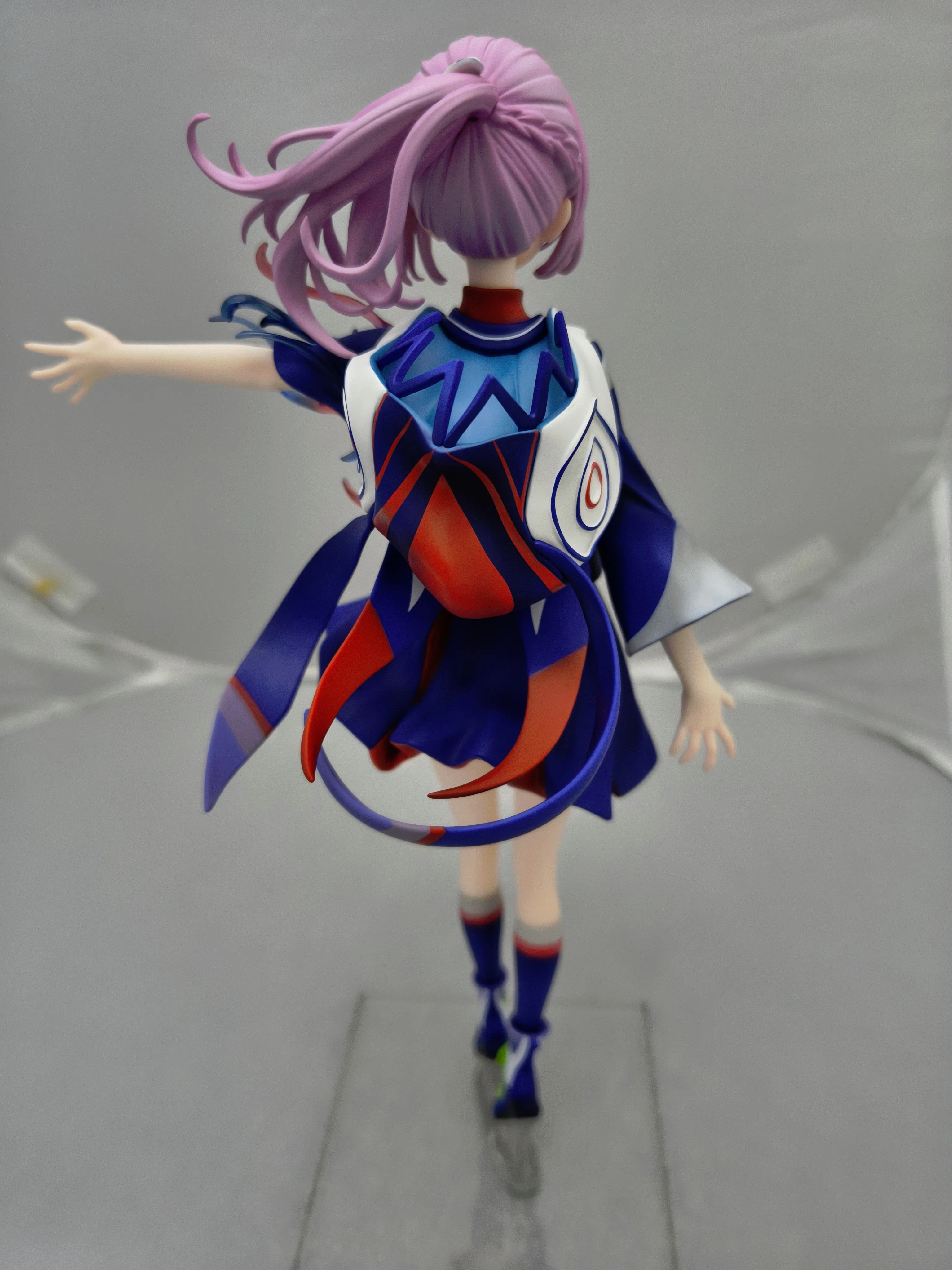 花譜ちゃんのフィギュア「花譜 第三歌唱形態：燕」｜フォボス