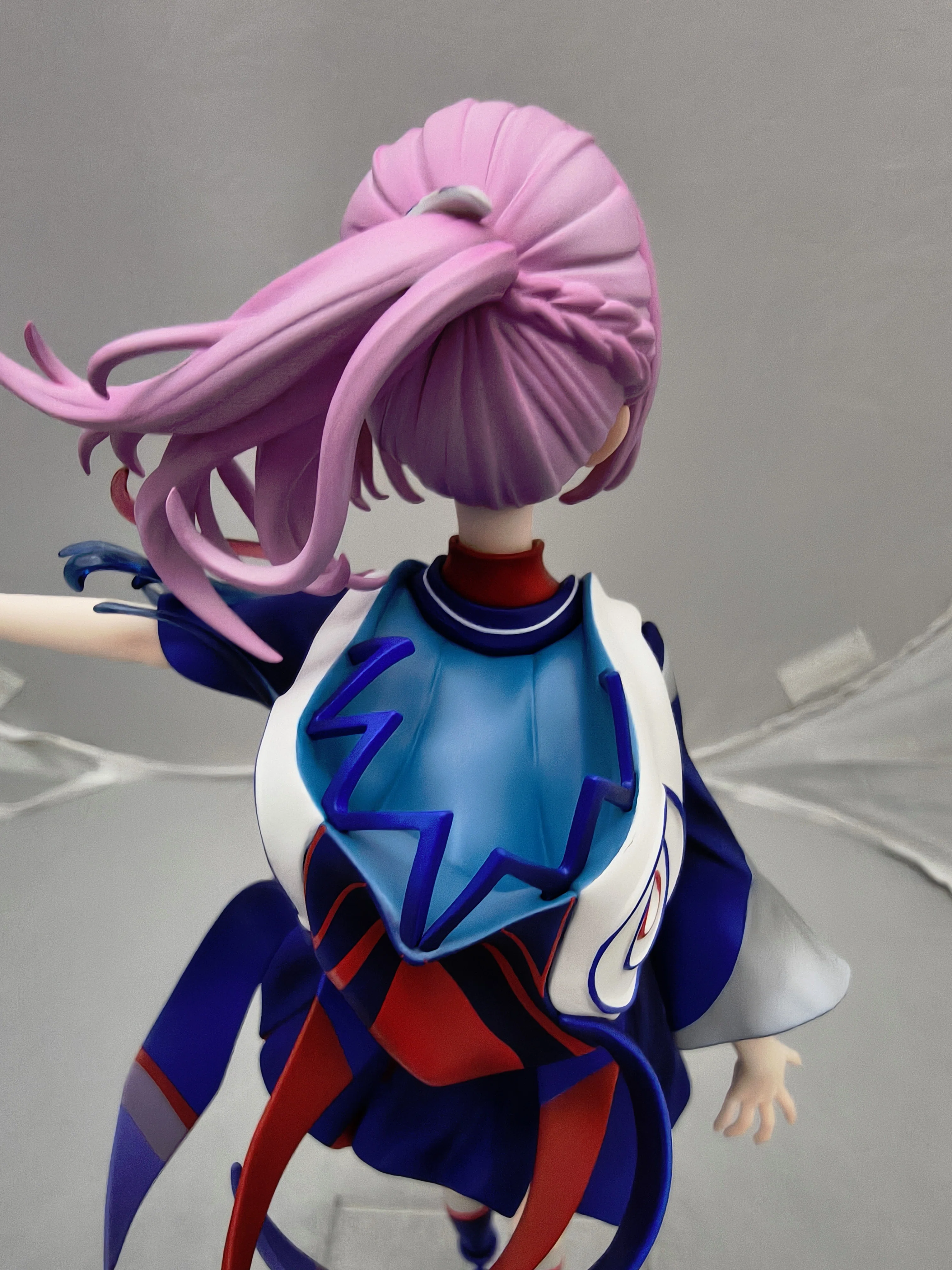 花譜ちゃんのフィギュア「花譜 第三歌唱形態：燕」｜フォボス