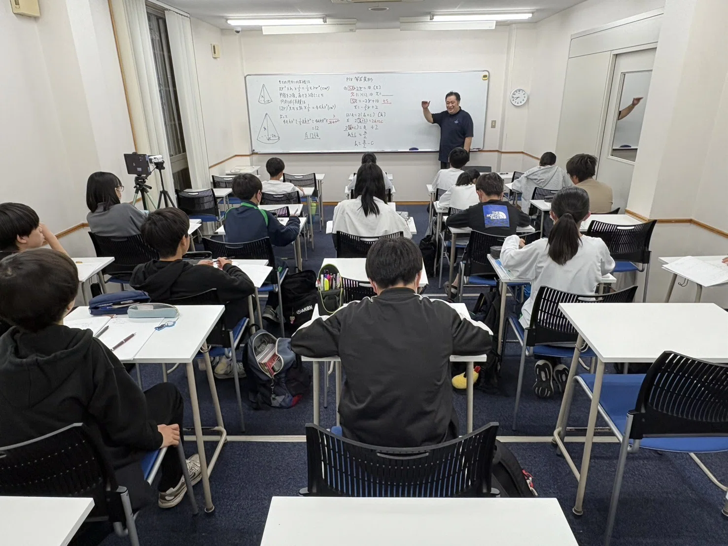とある月曜日の長森校、夜の時間に潜入｜志門塾長森校公式ブログ
