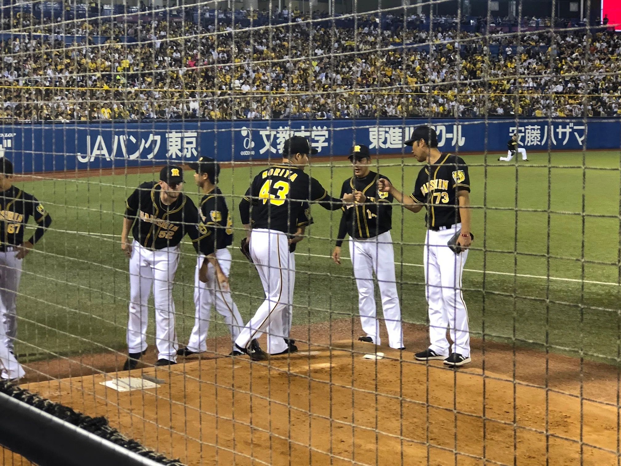 9⁄29(火）東京ヤクルトvs広島 3塁側ブルペンシート最前列ペア 最前列 