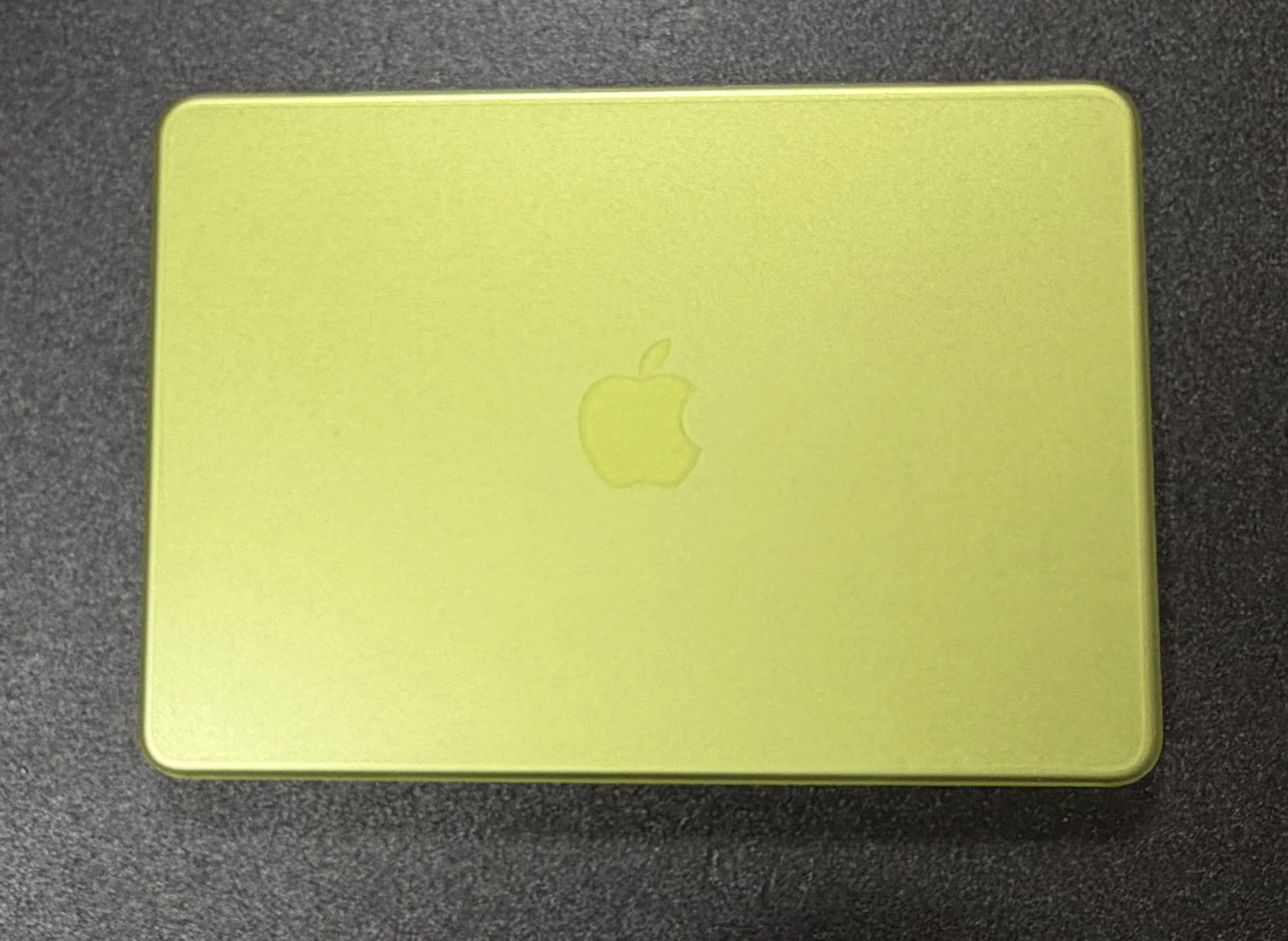 MacBook Neo 専用ハードカバー（色付き）を買ってみた｜装着感と見た目