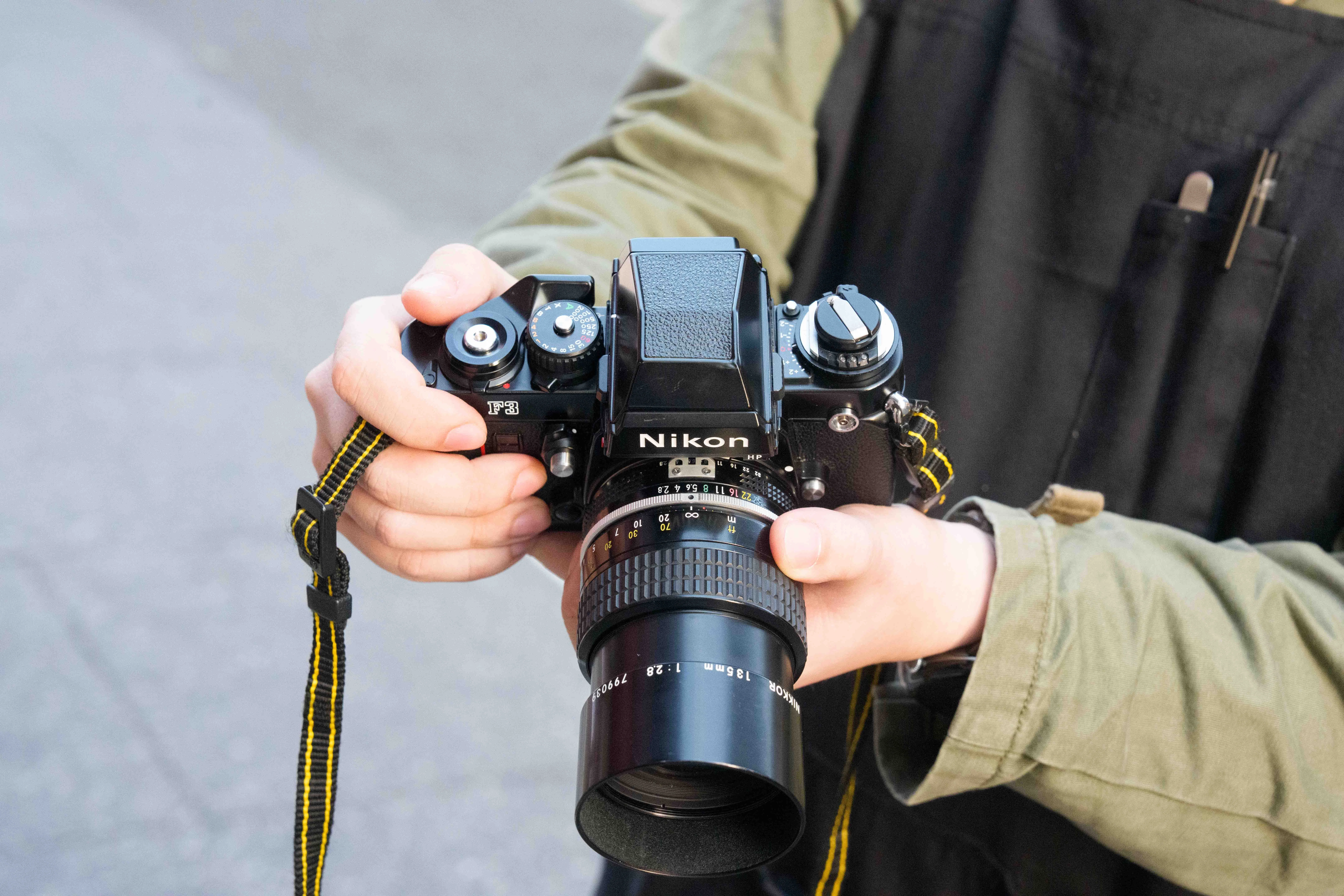赤いラインに宿る、イタリアの機能美。Nikon F3とジウジアーロの化学