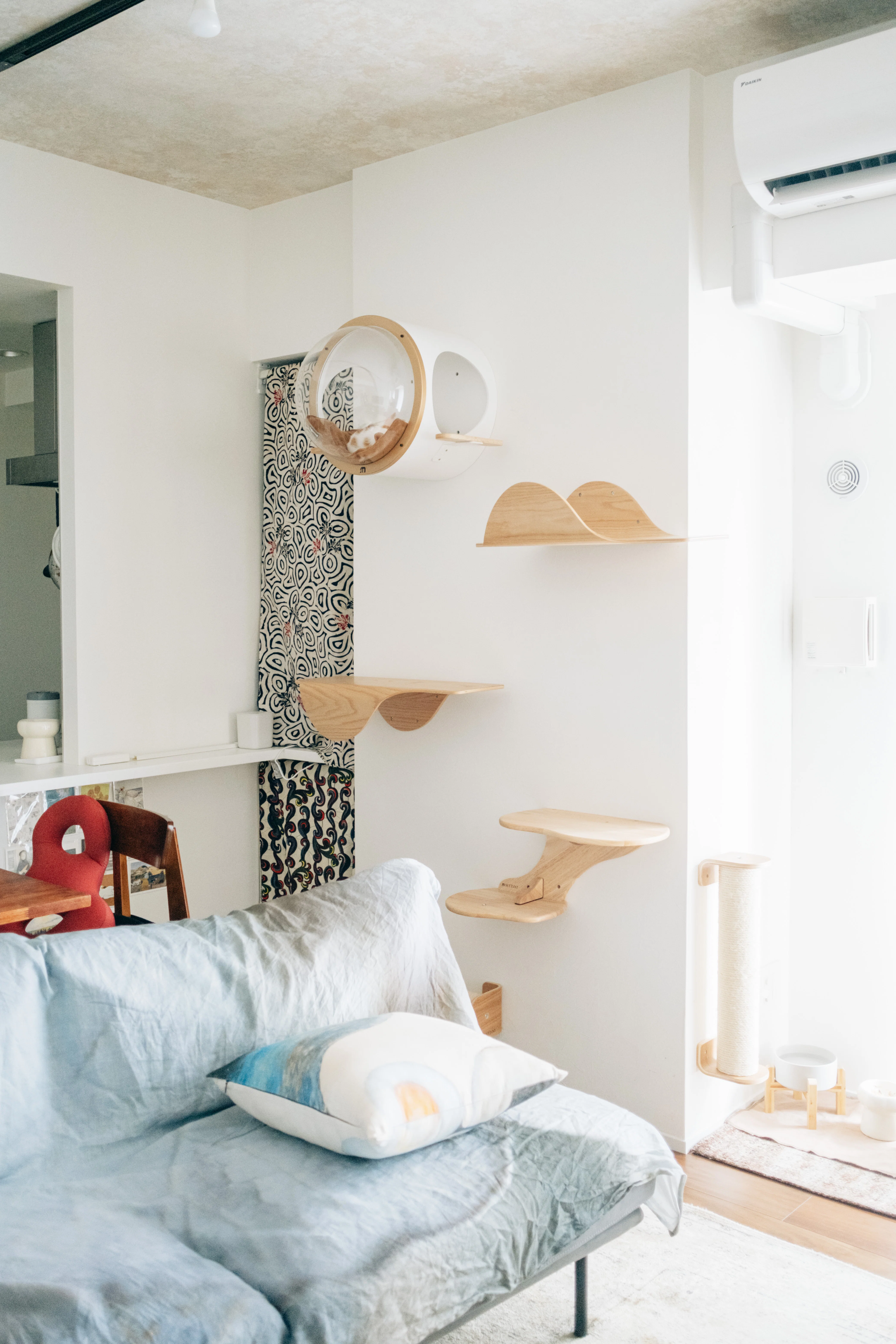 ネコと暮らすマンションの部屋づくり。限られた予算でも素材にこだわり