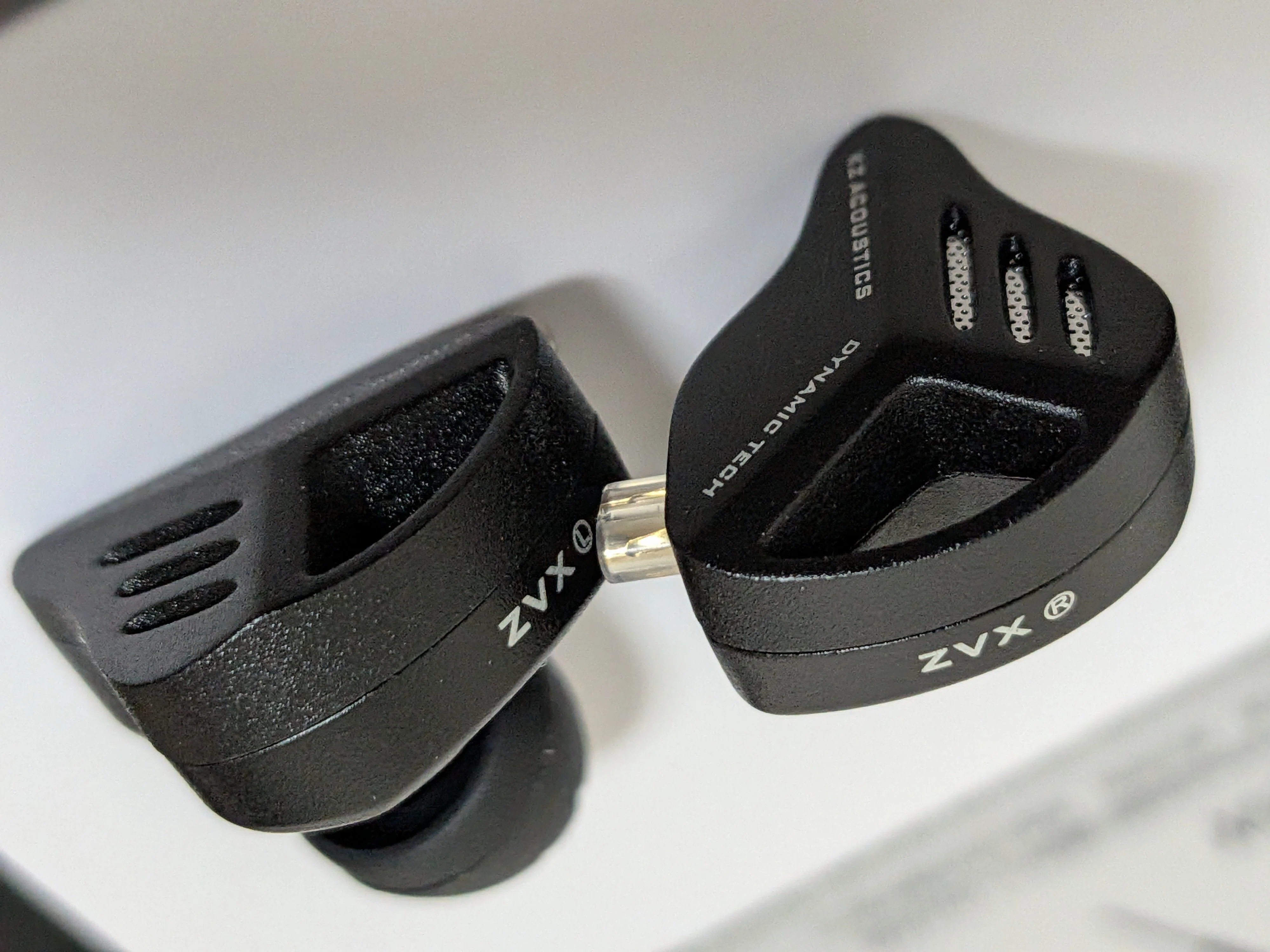 レビュー】KZ ZVX：メタルボディ(金属筐体)が奏でる「声」のリアリティ