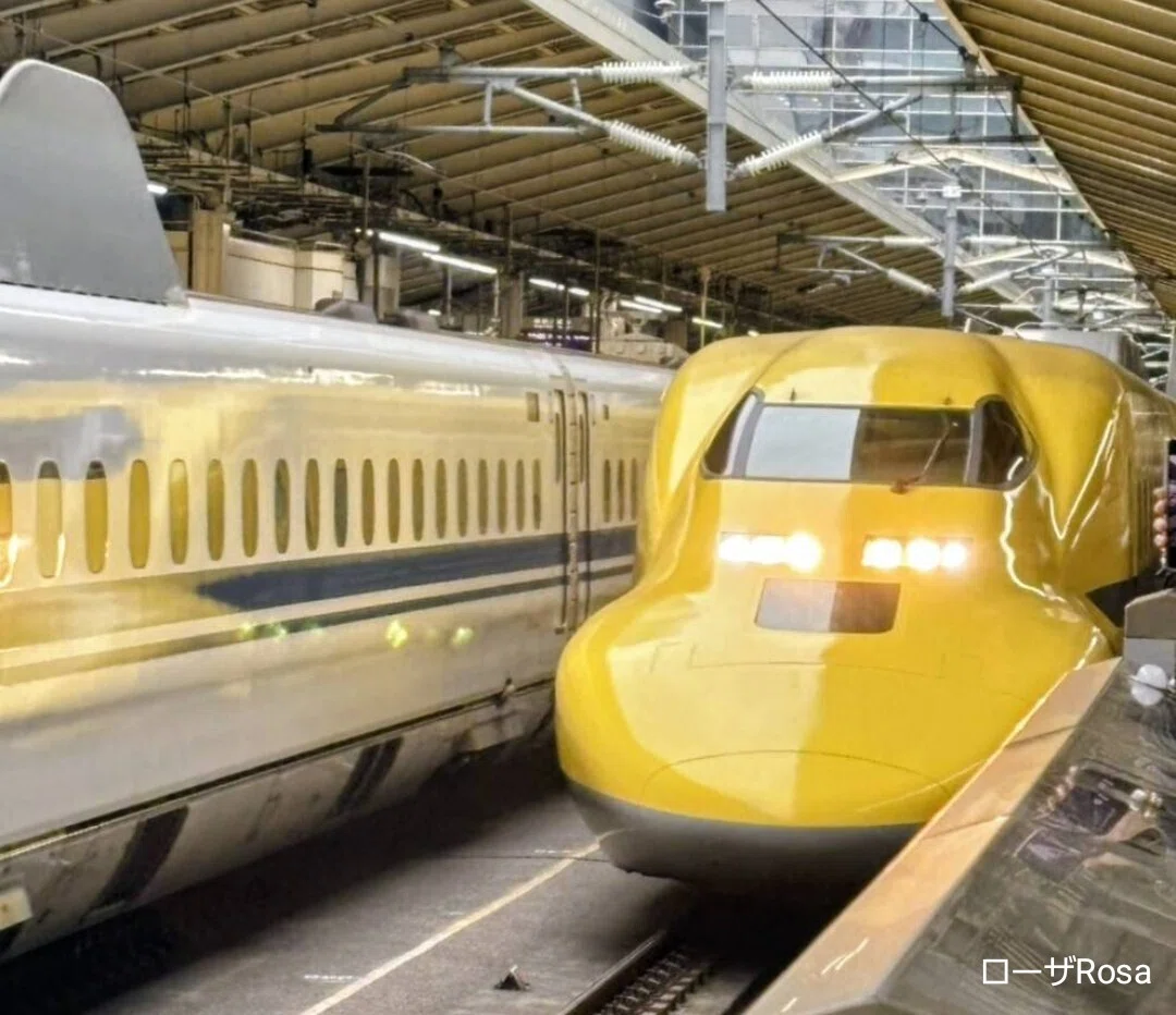 東京駅に到着した新幹線ドクターイエロー。反対側には東海道新幹線が停まっている写真画像。