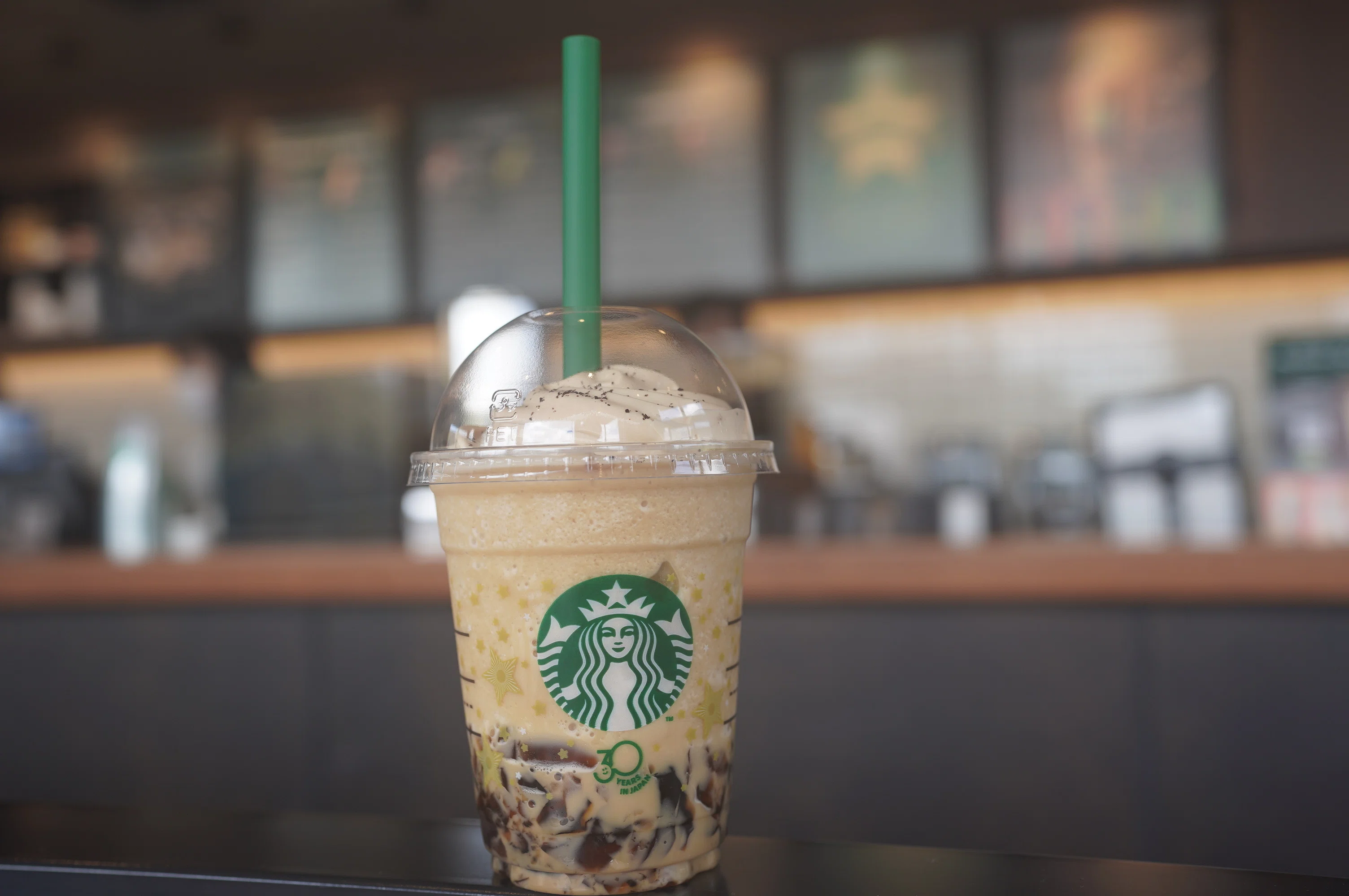 スタバ30周年】20億杯の記憶を辿る。マダムが選ぶ「最強フラペ」全制覇
