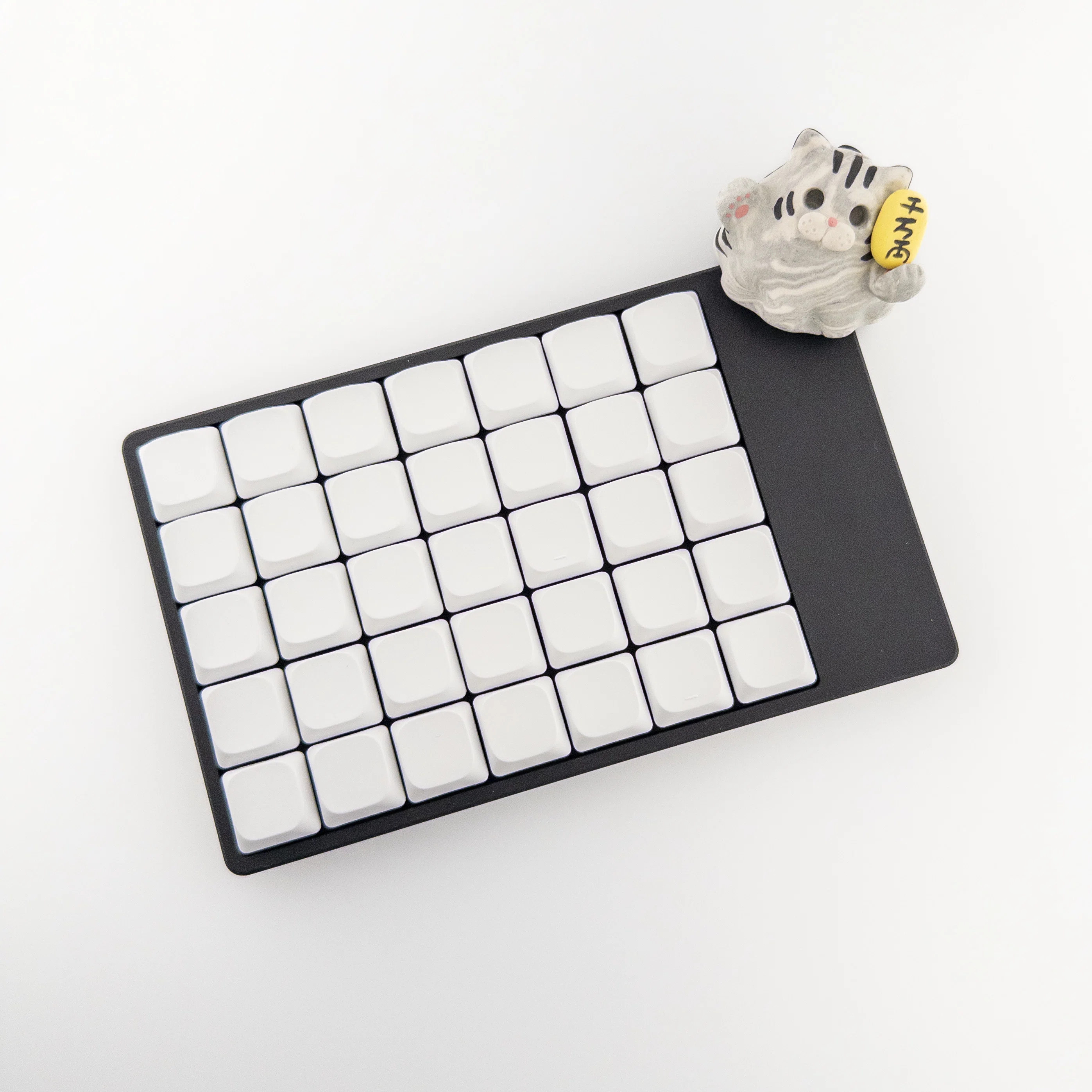 【完成品】46キー自作キーボード 無線化 完成品　ロープロファイル ロープロファイル自作磁気キーボードを作った｜tmyk