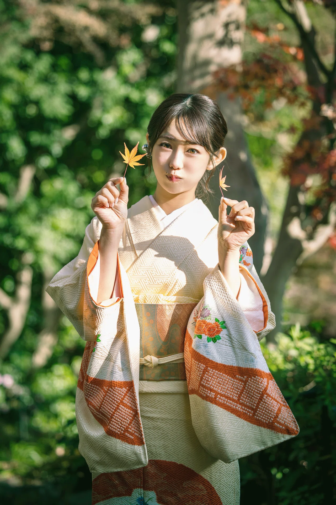 時代物彩色人物置根付天然素材在銘【綺麗な着物を着たお嬢さん】高6.4cm重33g 時代物彩色人物置根付天然素材在銘【綺麗な着物を着たお嬢さん】高6.4