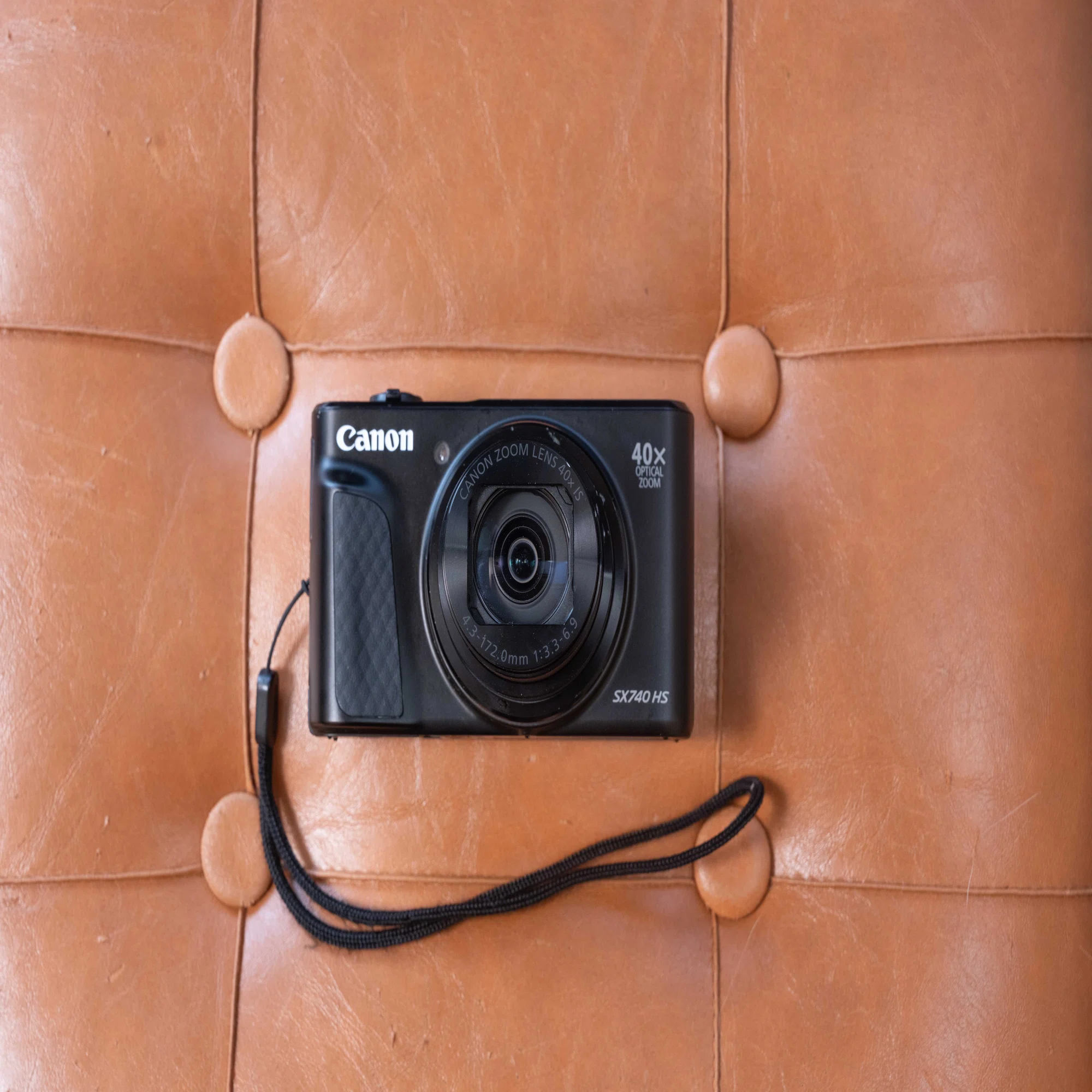 Z世代が選んだ。ポケットに入れて歩ける。 CanonPowerShot SX740 HS 