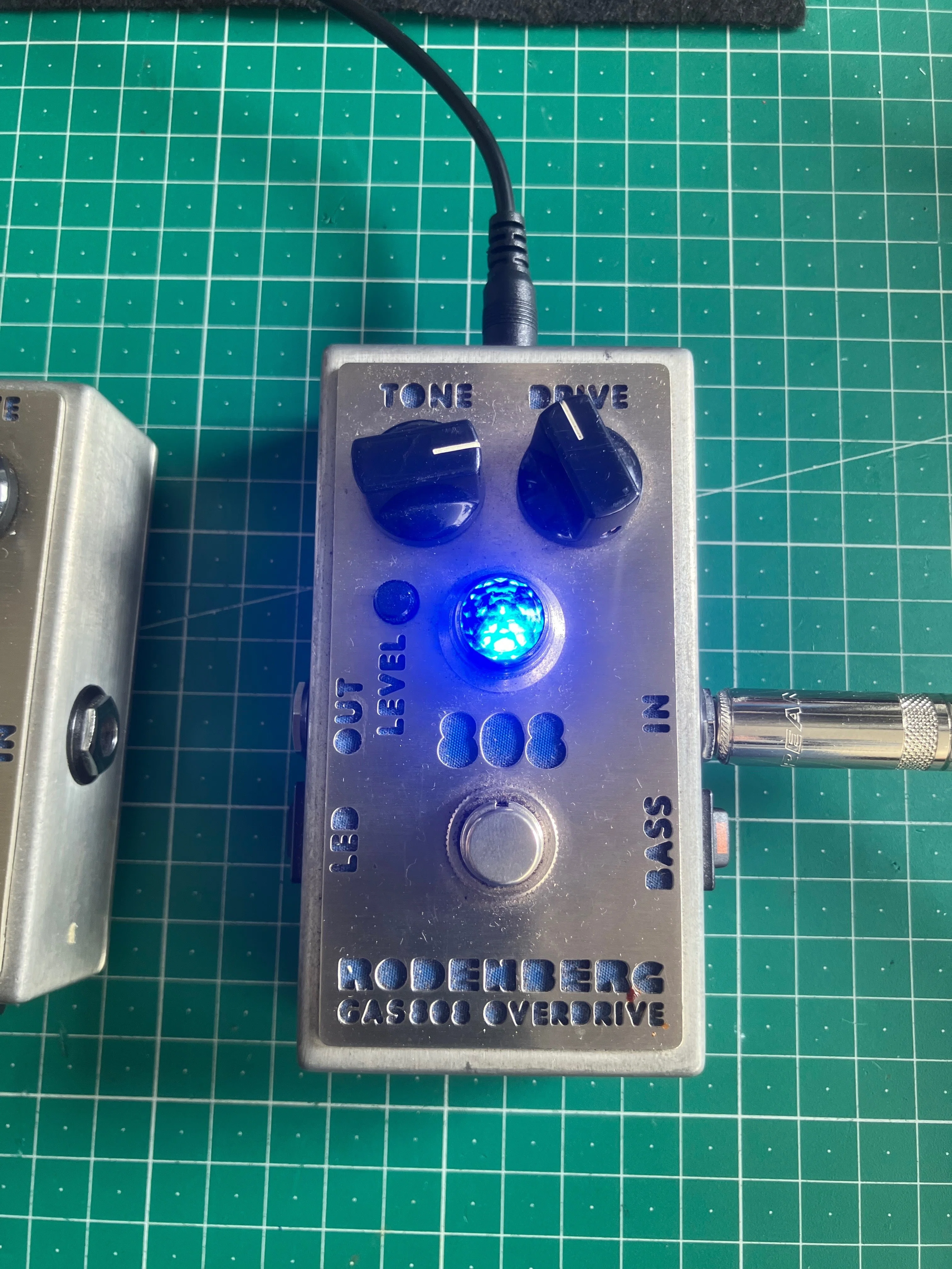 rick gram studiosフランケンファズ 初期ロット 希少エフェクター 機材紹介】ジェフ・ベックが愛した魔法の箱｜RODENBERG GAS初期ロット