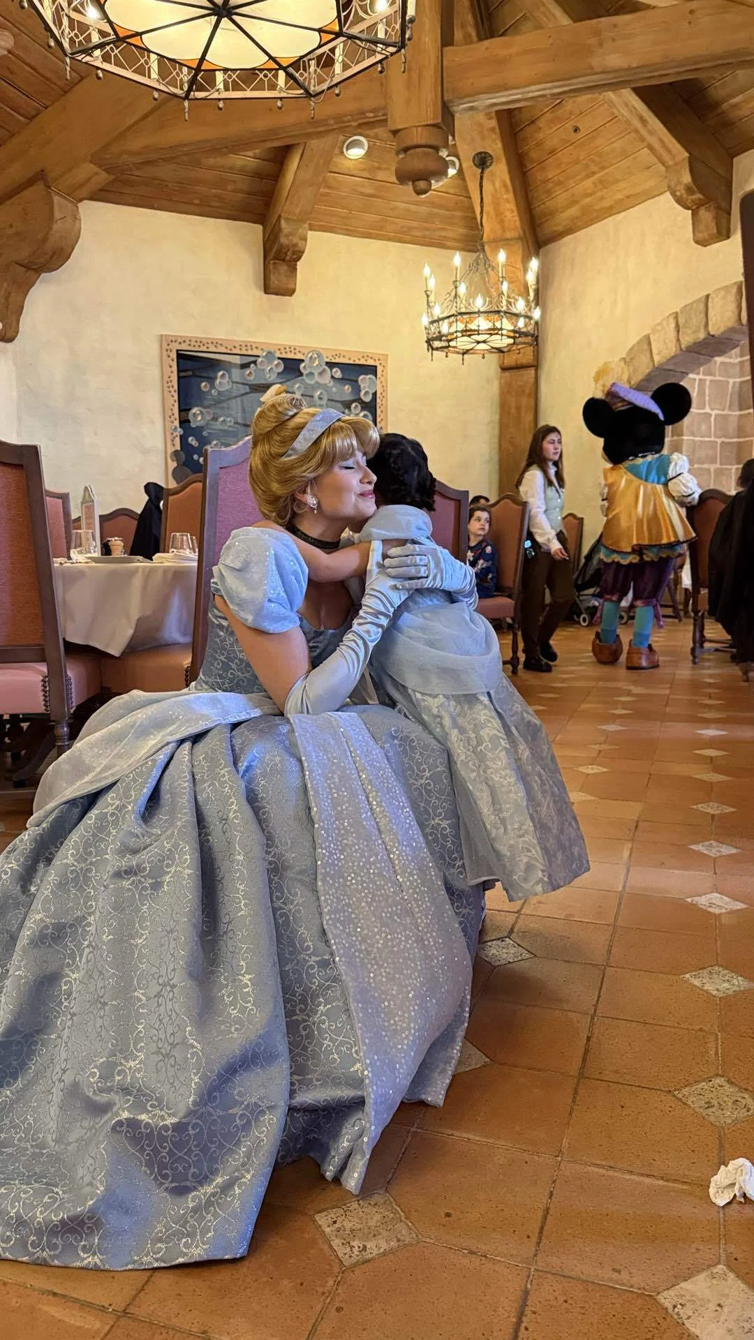 アナと雪の女王 ドレス 4歳用 ディズニーランドパリ 世界一周】4歳児を連れてディズニーランド・パリ！アナ雪、アリス