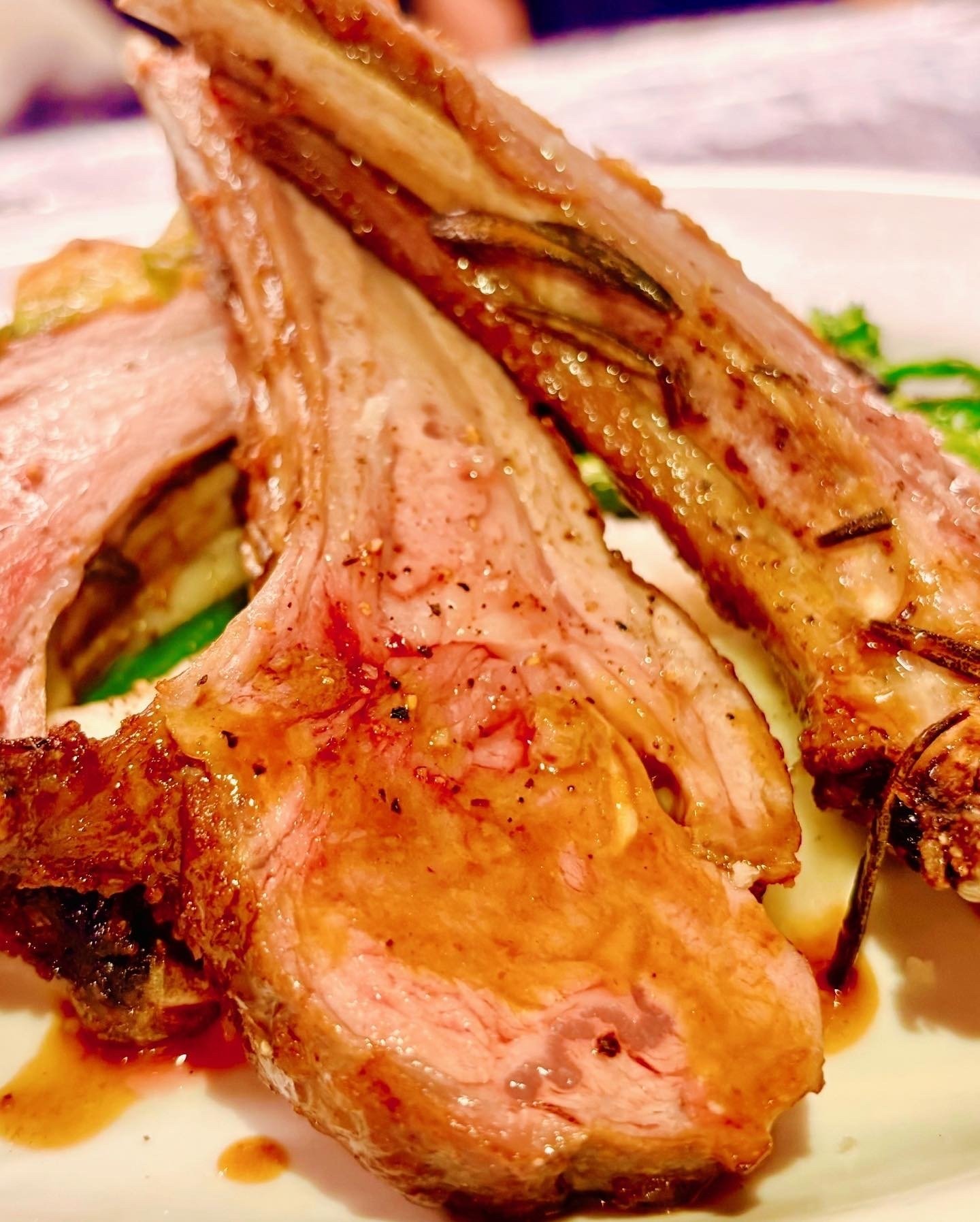 オーストラリア産仔羊骨付きロース オーブン焼き