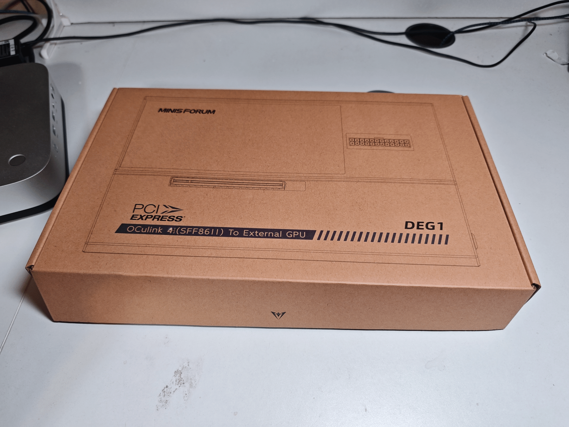 Minisforum DEG1 + 玄人志向 550W 電源 MINISFORUM DEG1 実機レビュー、アルミ製の高品質なOCulink 拡張ドック