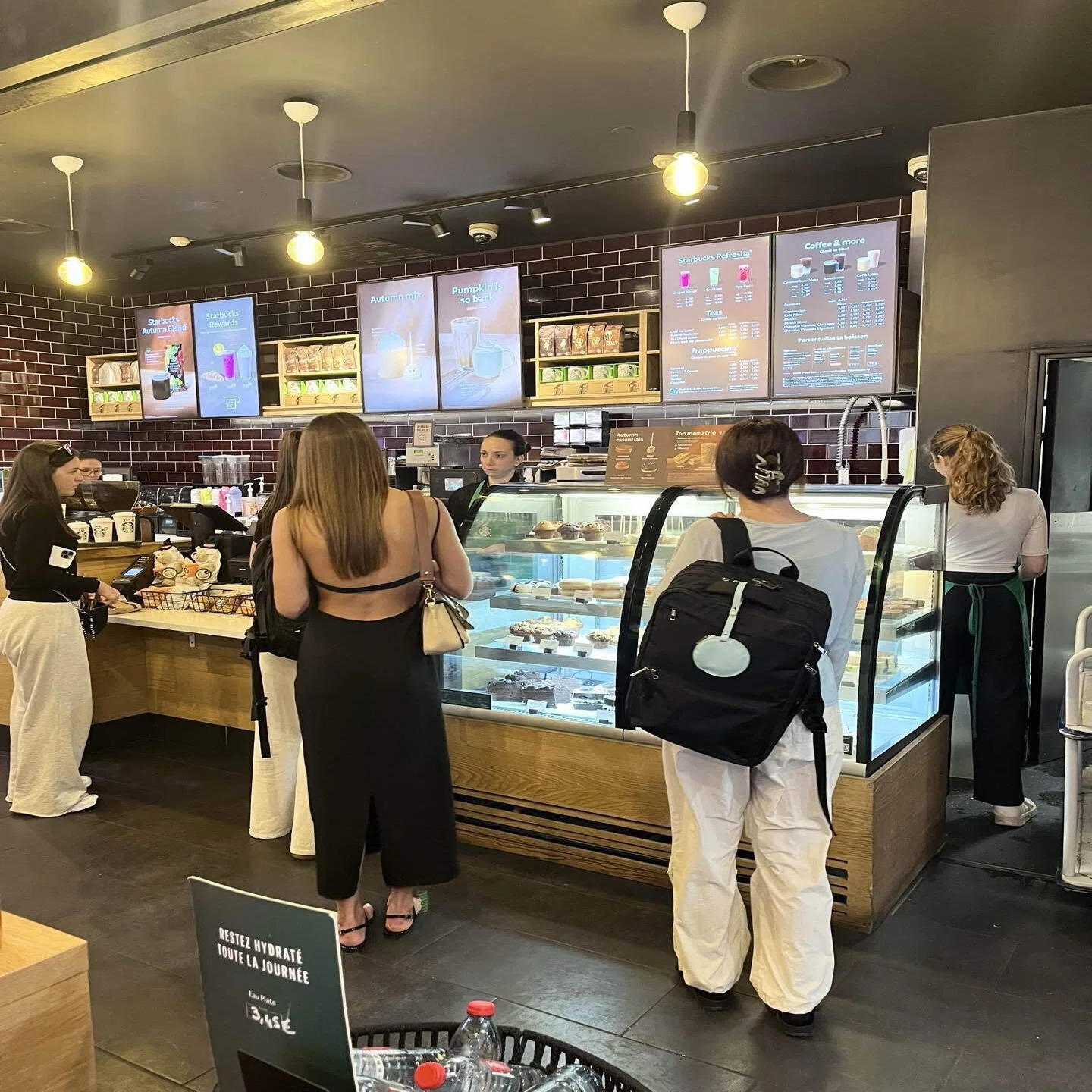 ヨーロッパ旅行におすすめな Aww 圧縮バックパックレビュー！2週間 