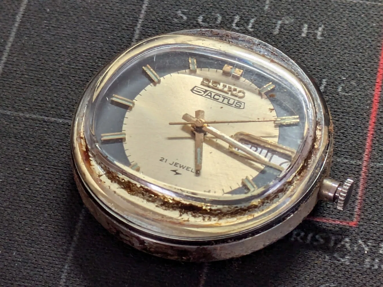 No.452 | Seiko | 7019-5010 | 裏蓋死ぬほどカタい時計｜とある猫好き