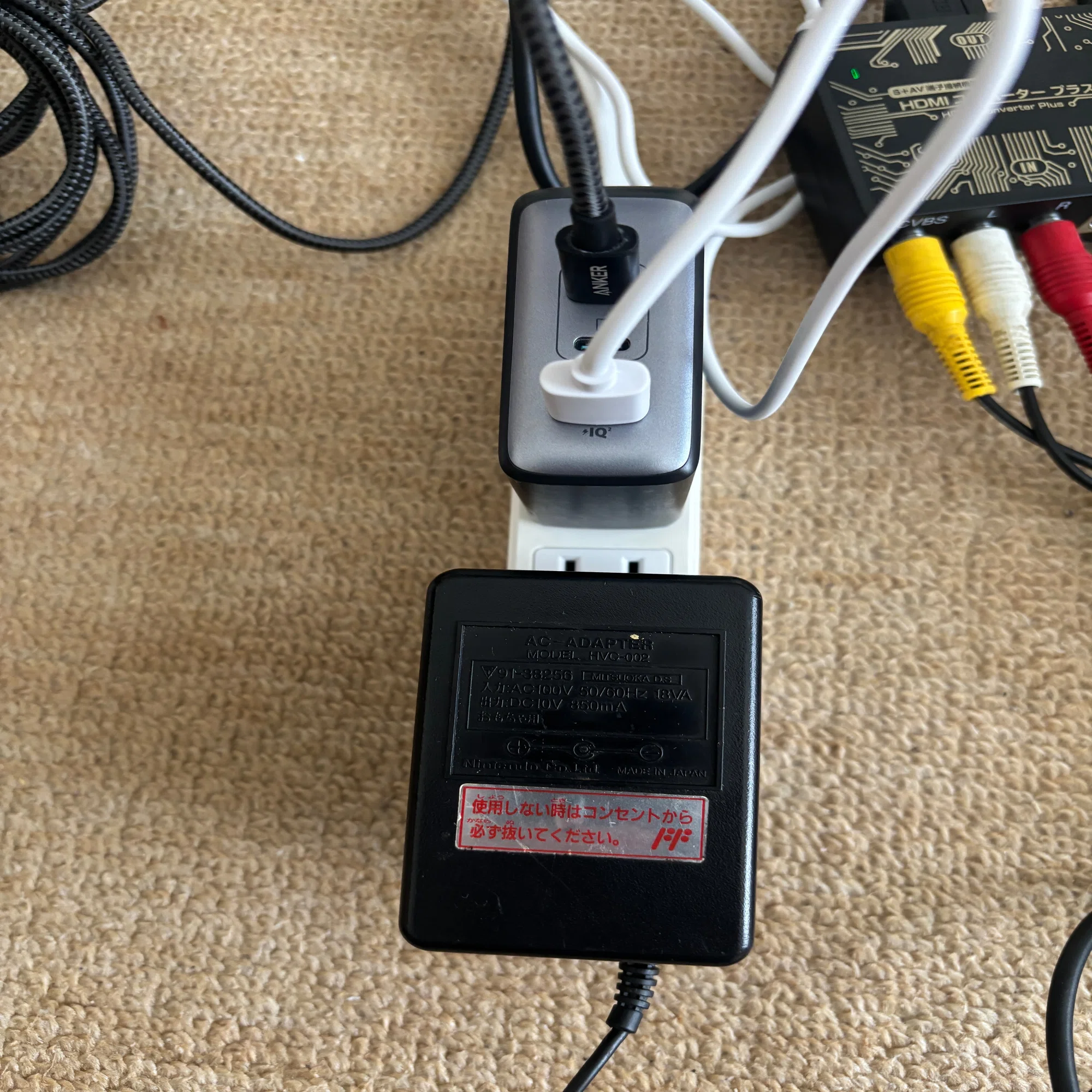 ファミコンソフトをモバイルディスプレイで遊ぶためHDMI変換アダプタを 