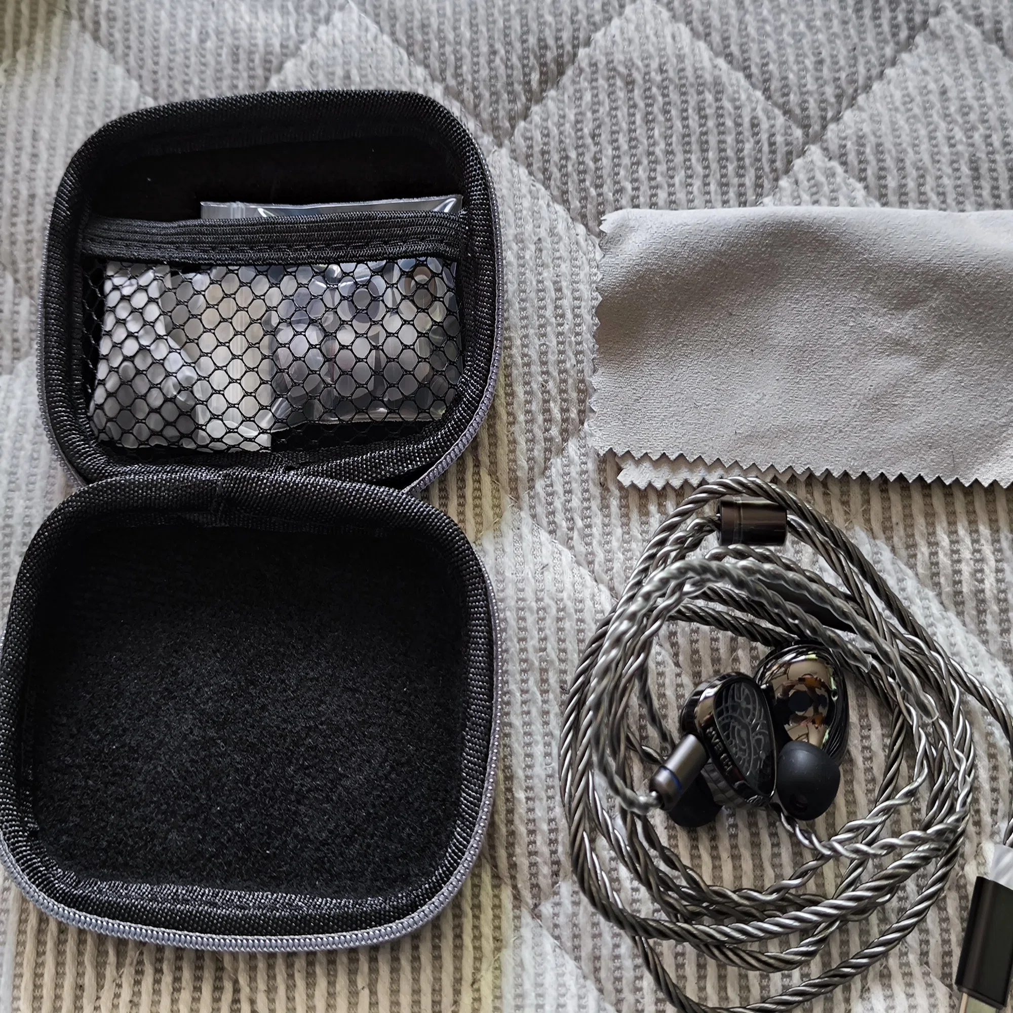 KBEAR TB-X (Tourbillon-X) レビュー:中音域の厚みと一体感を楽しむ KBEAR TB-X (Tourbillon-X) レビュー:中音域の厚みと一体感を楽しむ